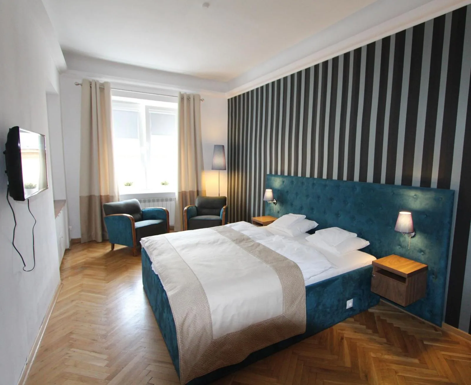 TV and multimedia, Bed in Chmielna 5 Rooms & Apartments