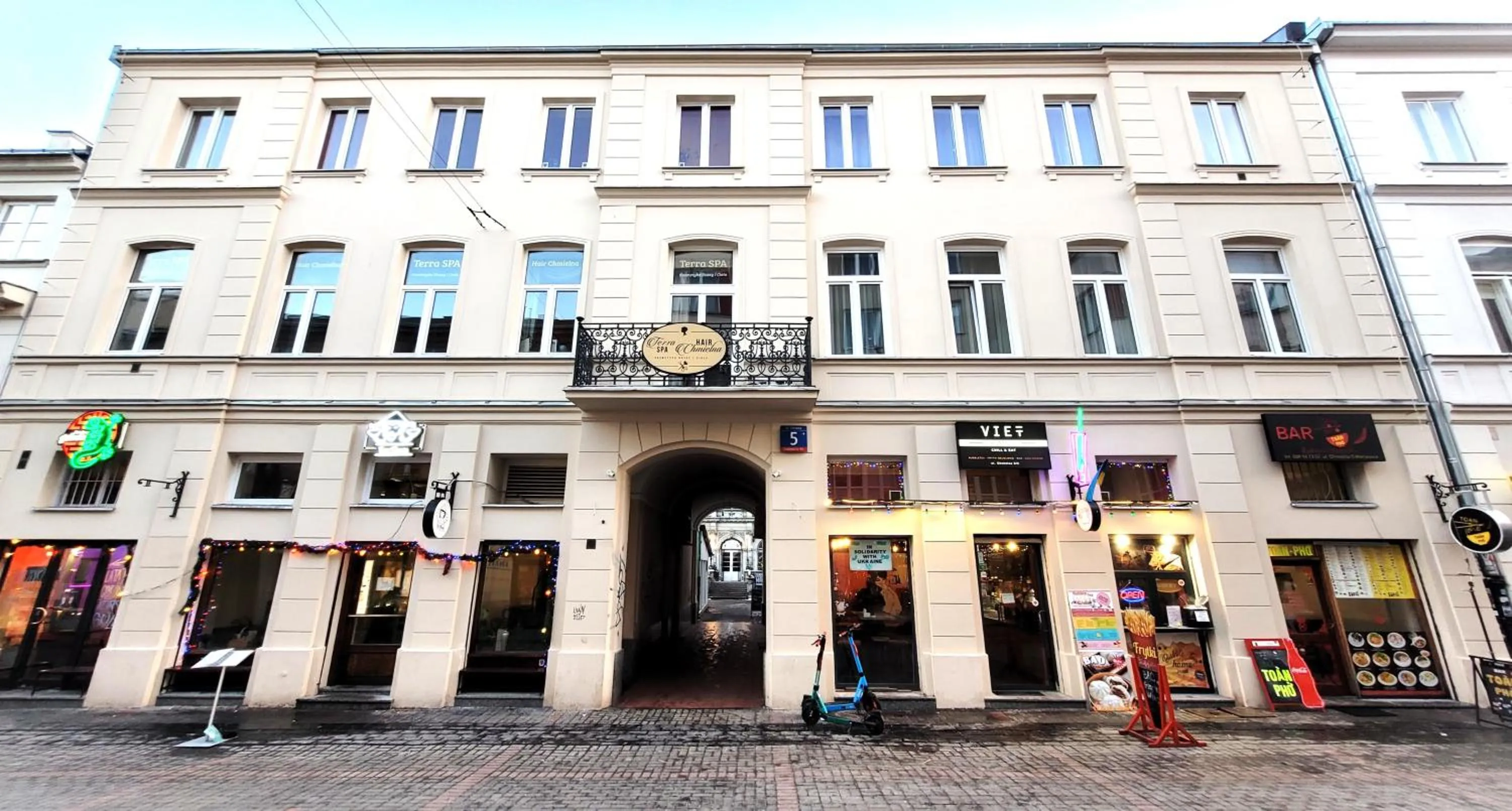 Property building in Chmielna 5 Rooms & Apartments