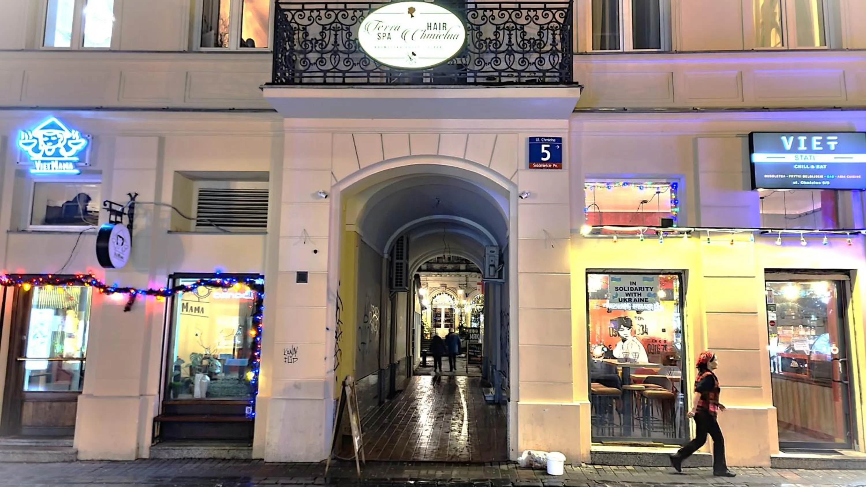 Property building in Chmielna 5 Rooms & Apartments