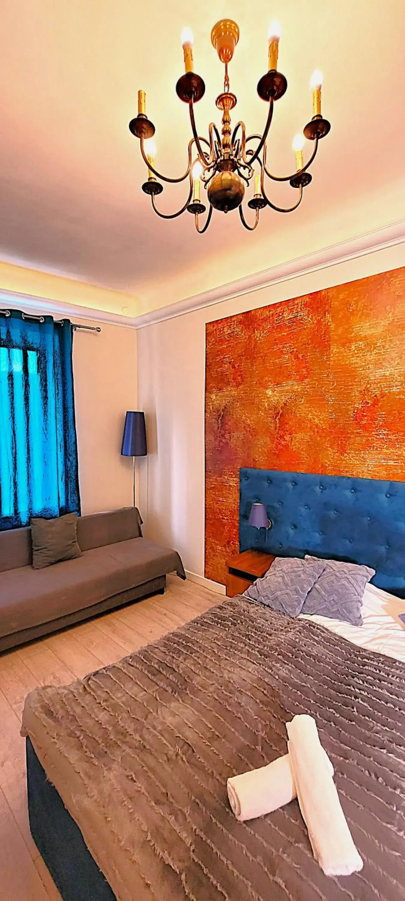 Standard Queen Room in Chmielna 5 Rooms & Apartments Standard Queen Room in Chmielna 5 Rooms & Apartments