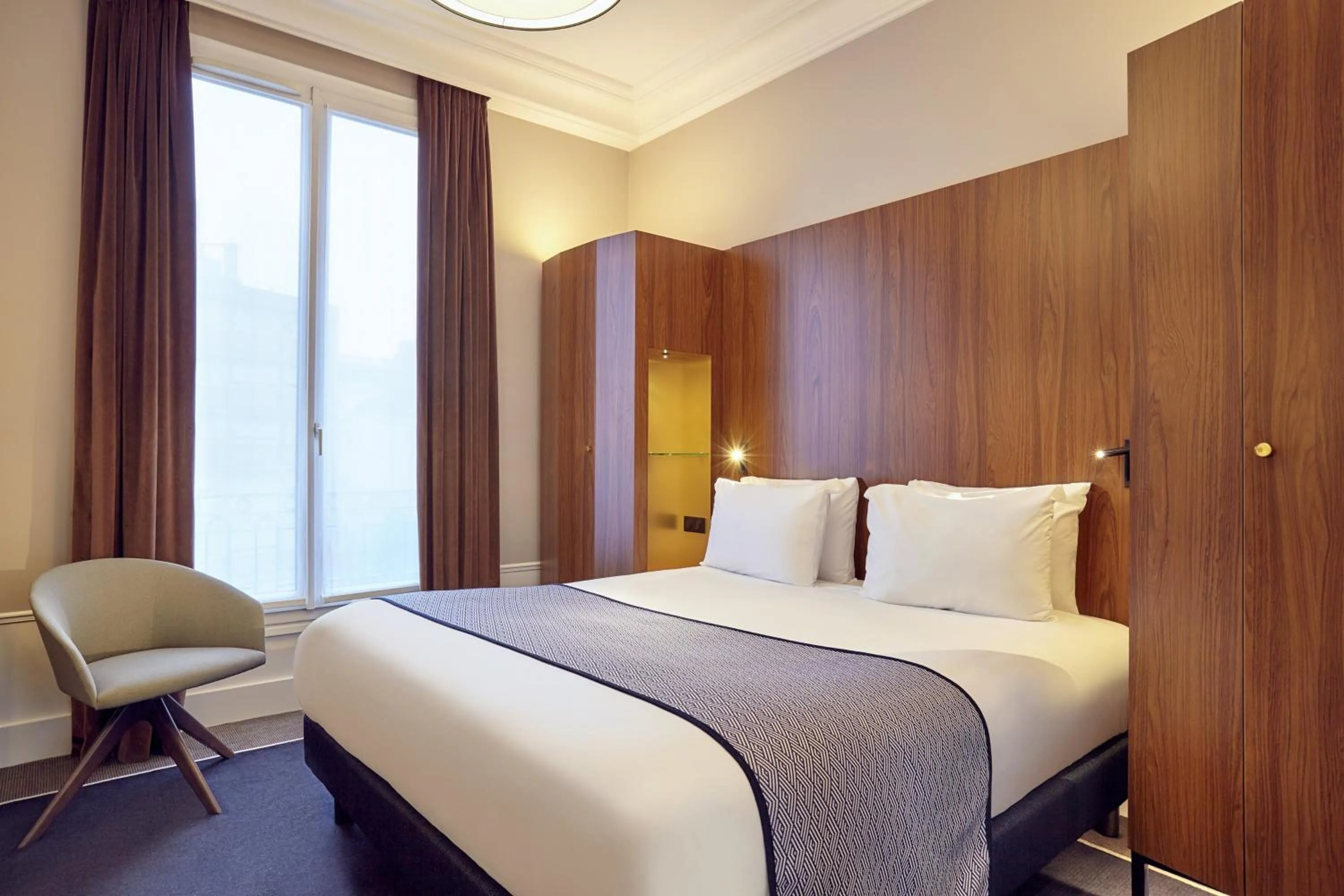 Photo of the whole room, Bed in Holiday Inn Paris - Gare de Lyon Bastille by IHG