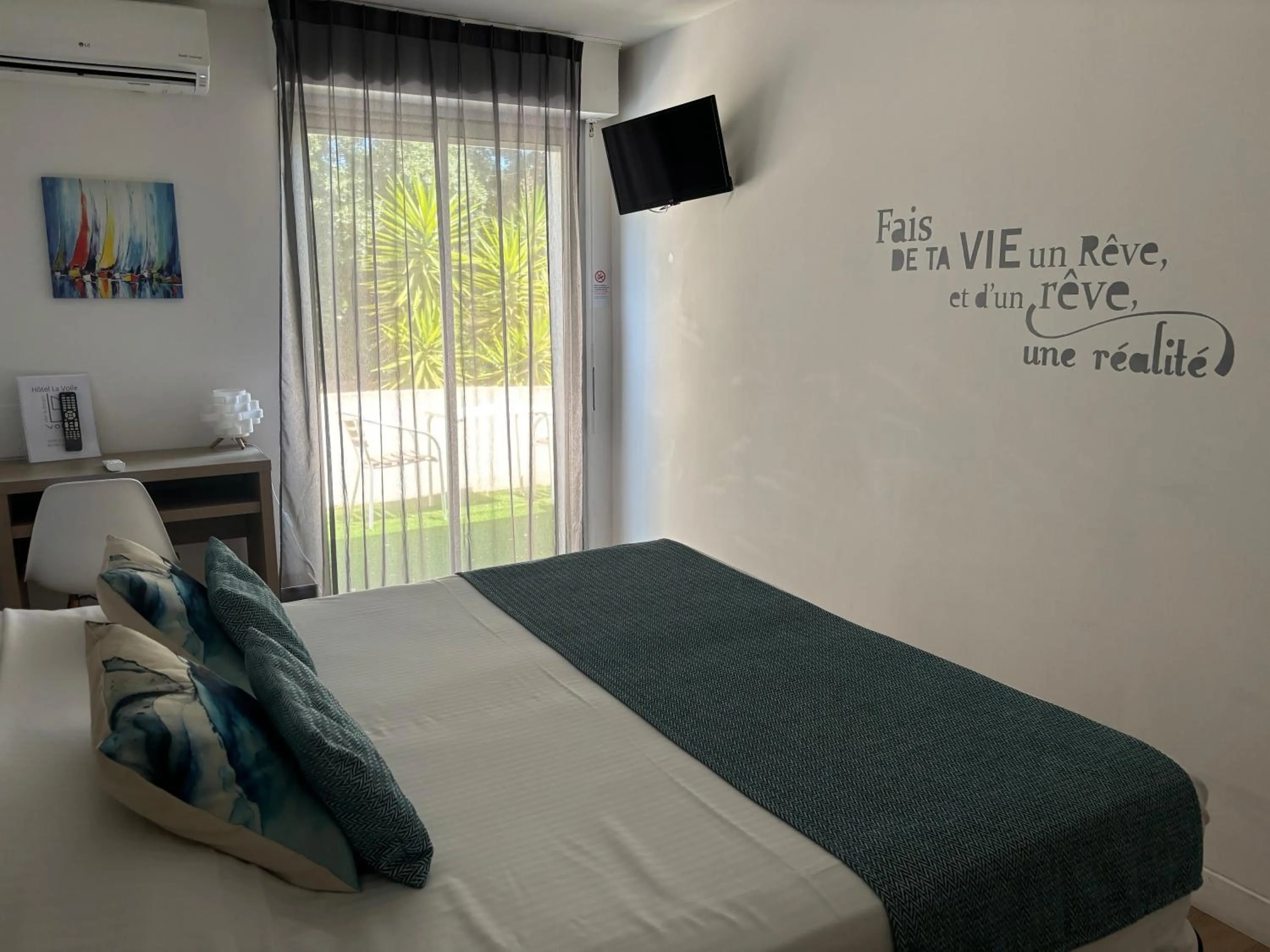 Bed in Hotel La Voile