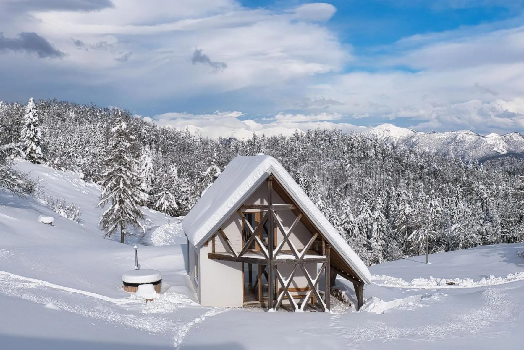 House On The Hill (Hiška Na Griču)