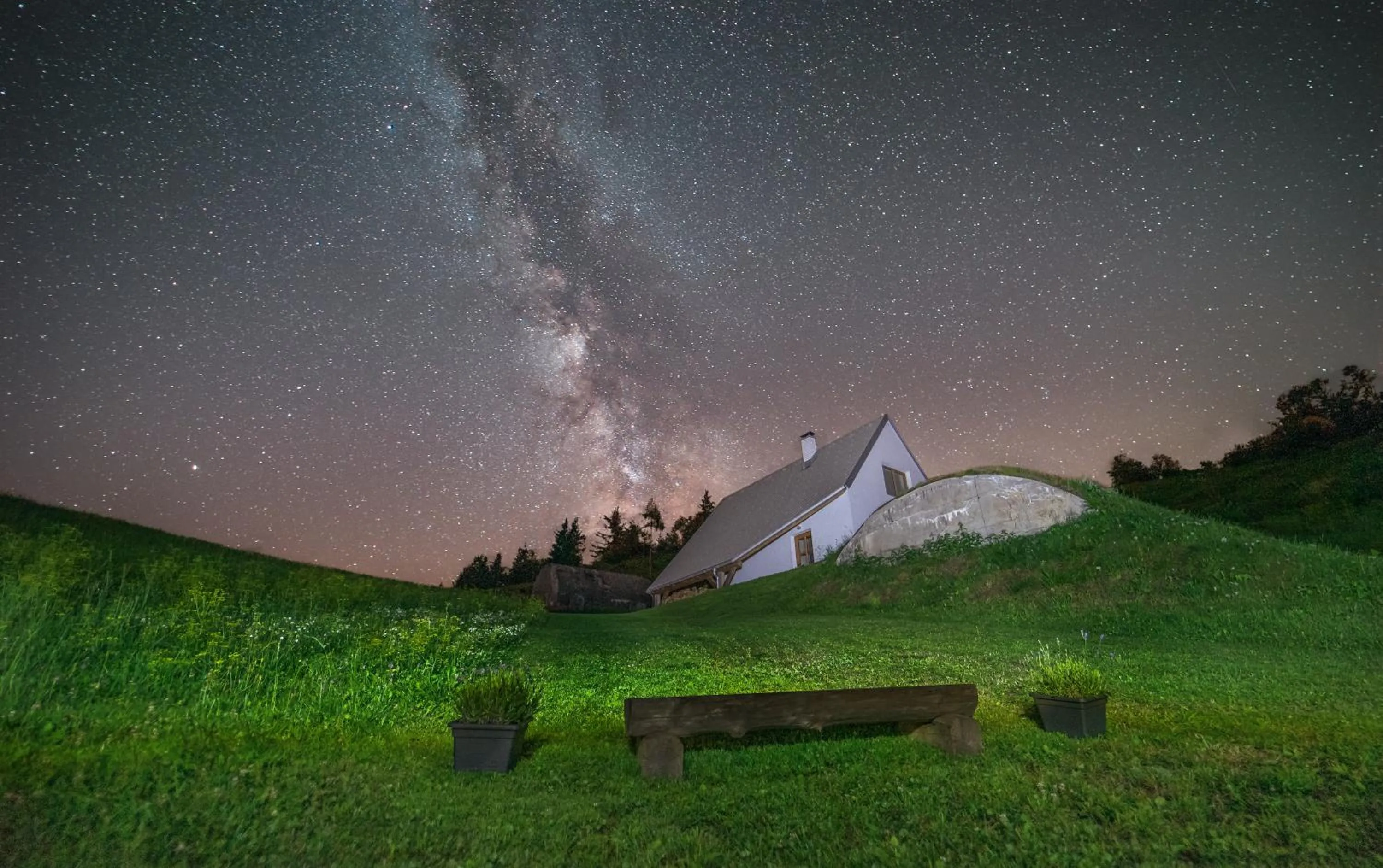 Night in House On The Hill (Hiška Na Griču)