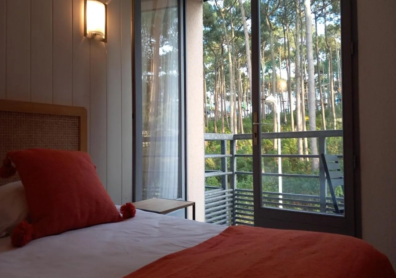 Bed in Les Jardins de L'Ocean - Climatisé