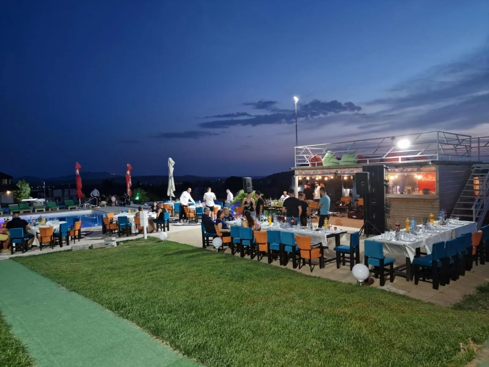 Restaurant/places to eat in Relax