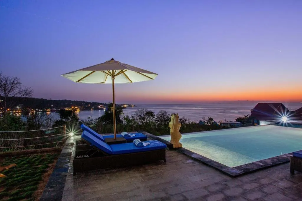 Swimming pool in Ocean Paradise Cottage