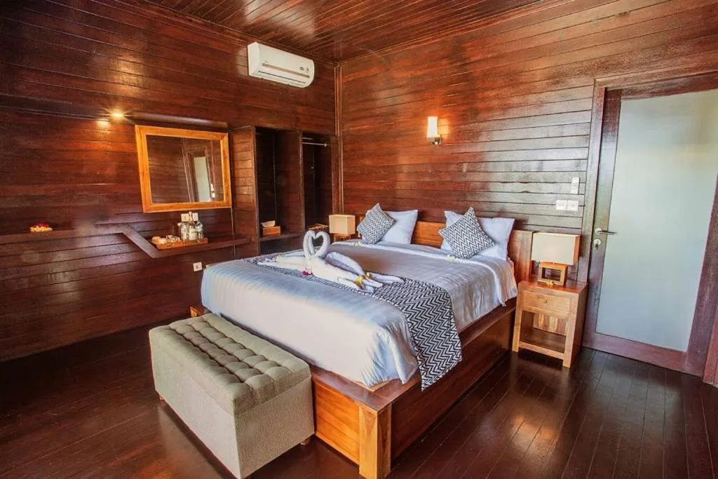 Bed in Ocean Paradise Cottage