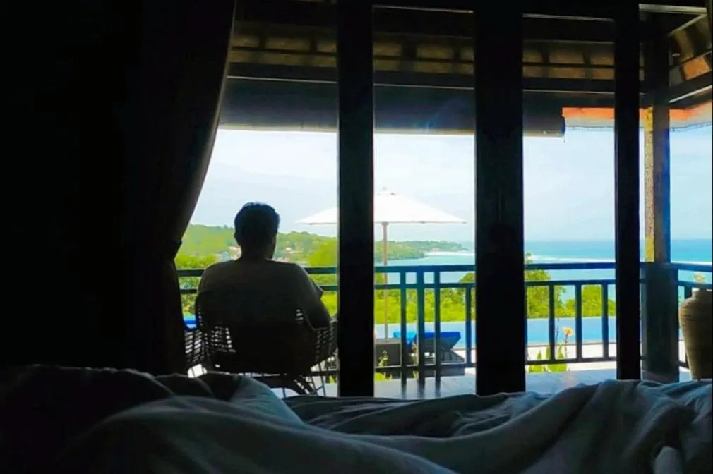 Bed in Ocean Paradise Cottage