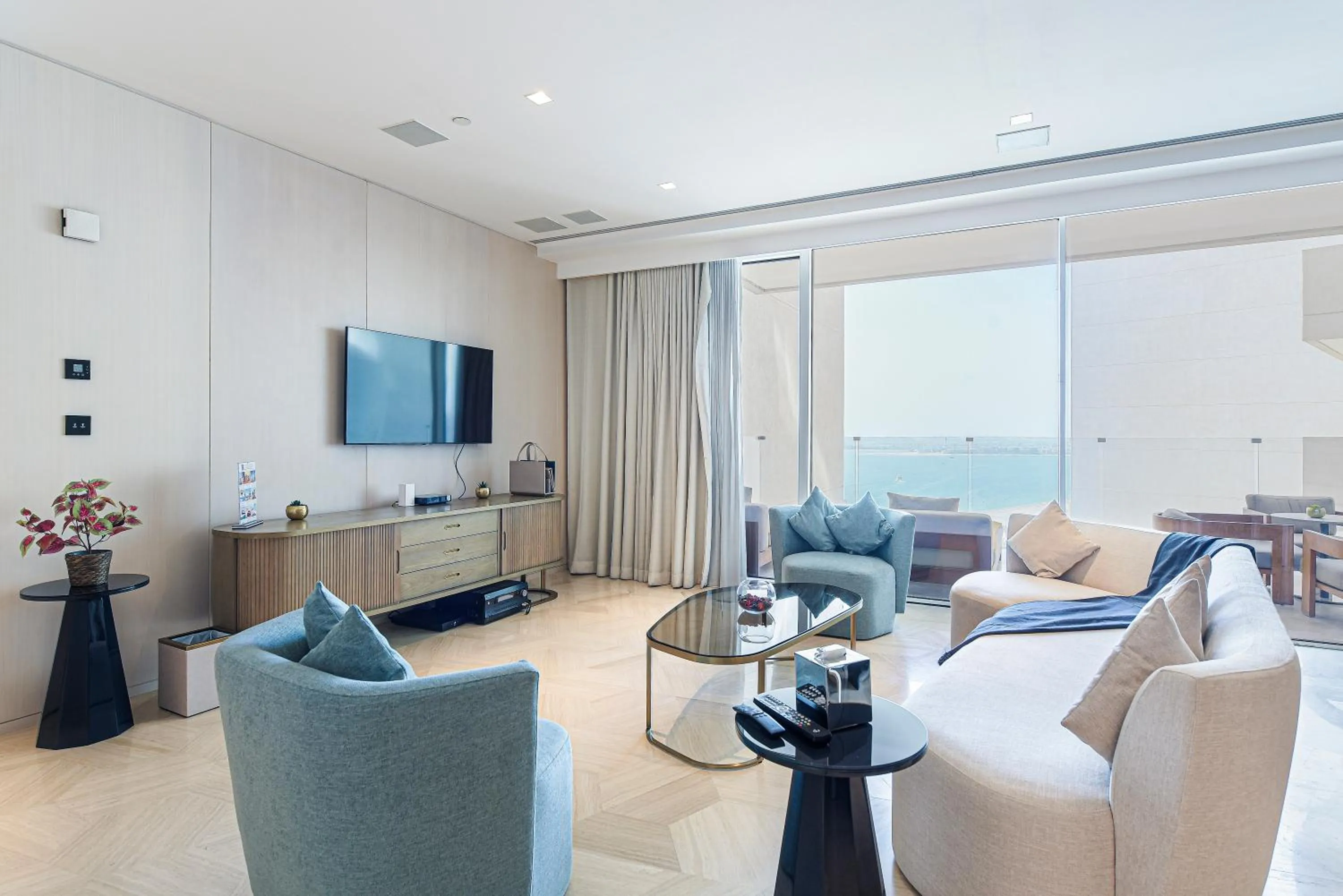 Living room in EDEN'S Homes & Villas - FIVE Palm Residences