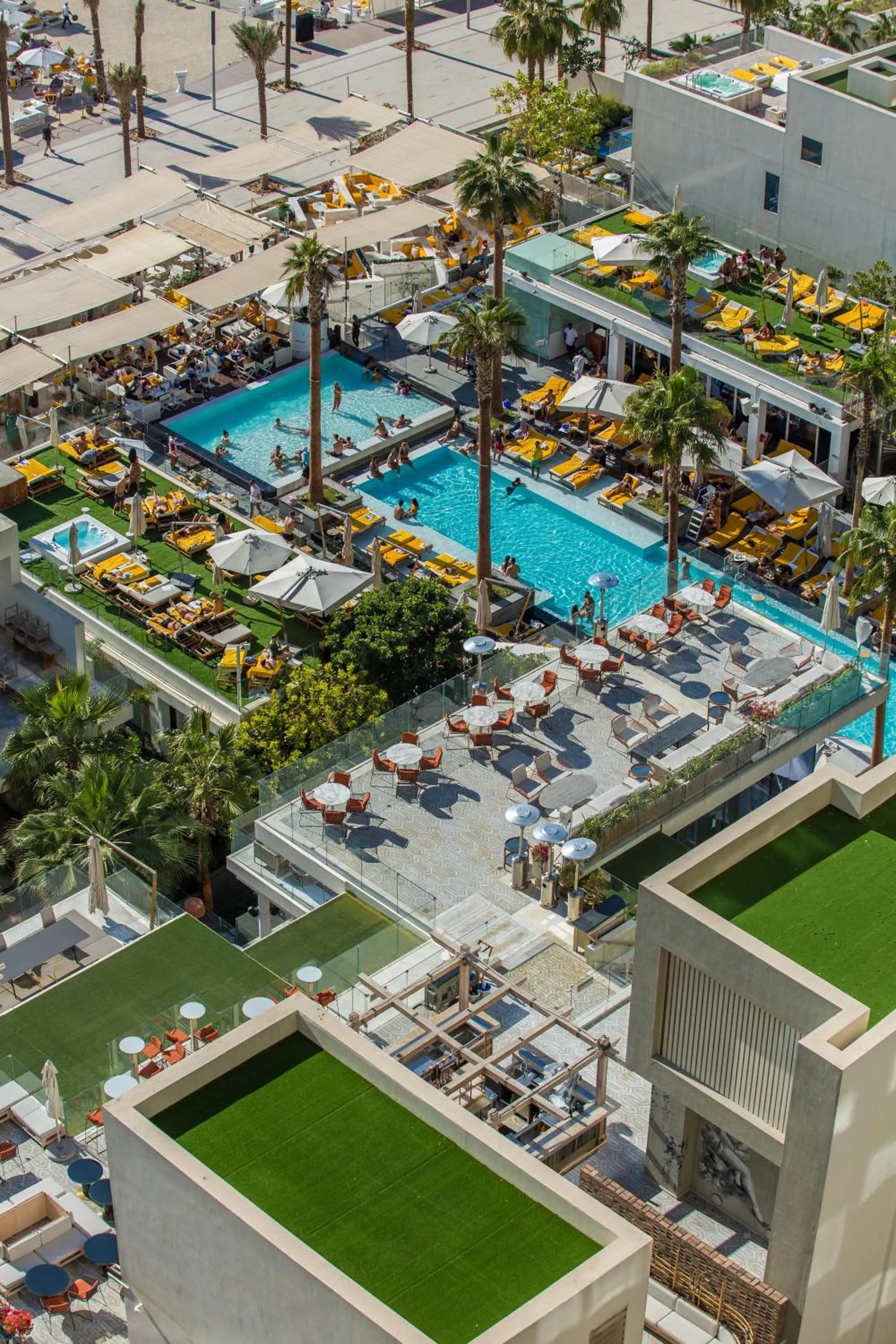 Swimming pool in EDEN'S Homes & Villas - FIVE Palm Residences