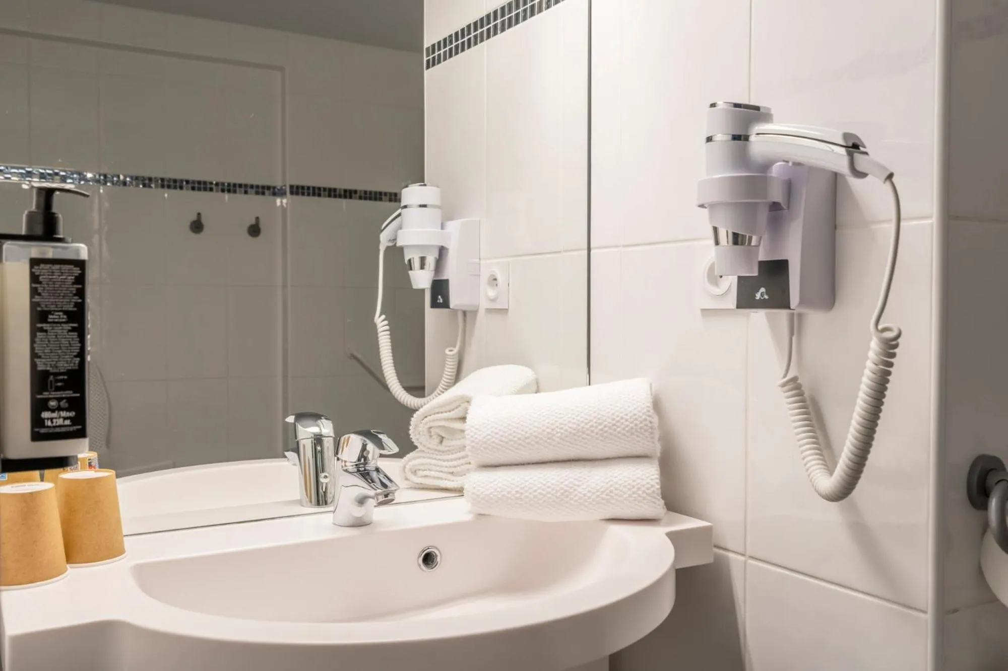 Bathroom in ibis budget Bayonne