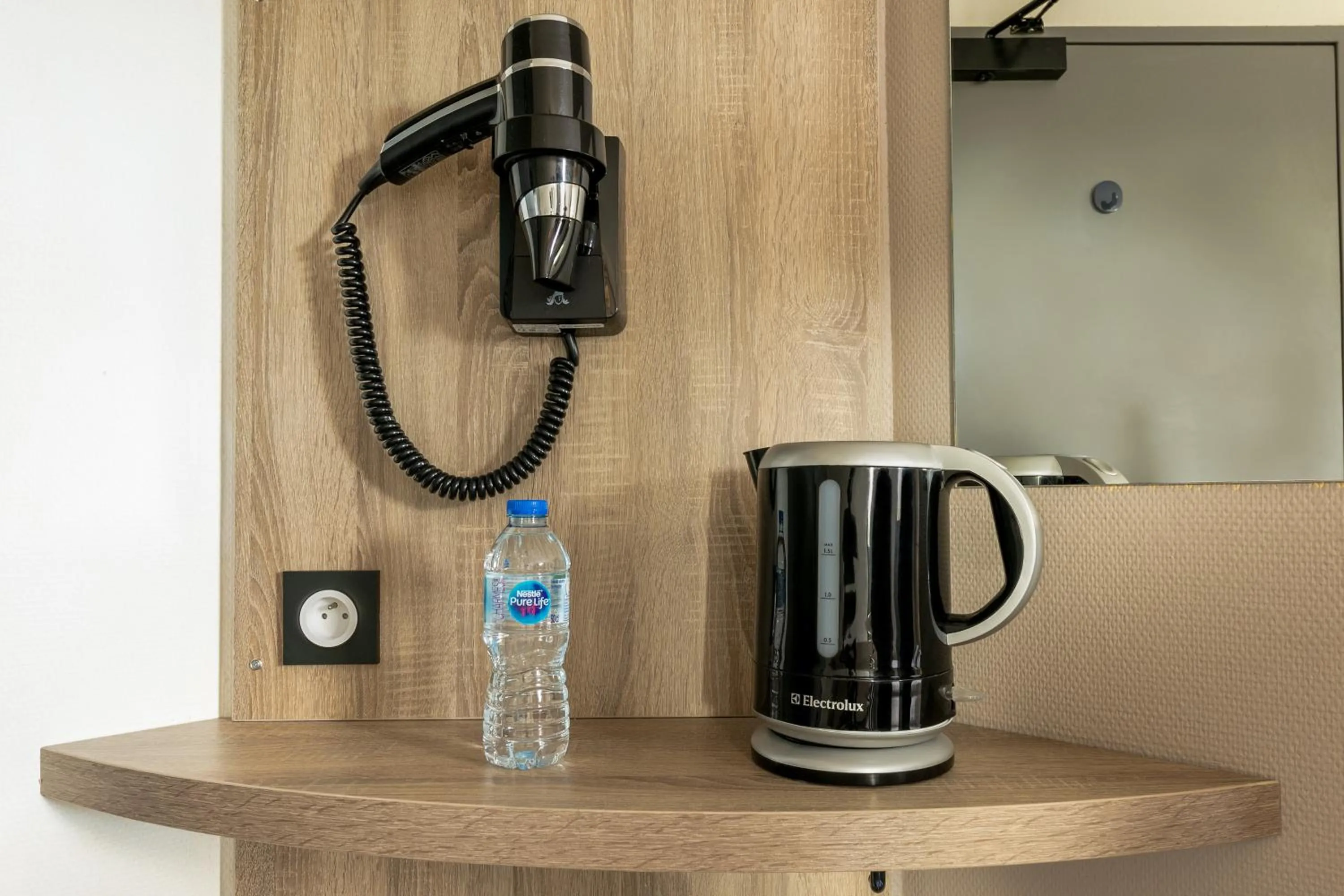 Coffee/tea facilities in Brit Hotel Iroise Brest