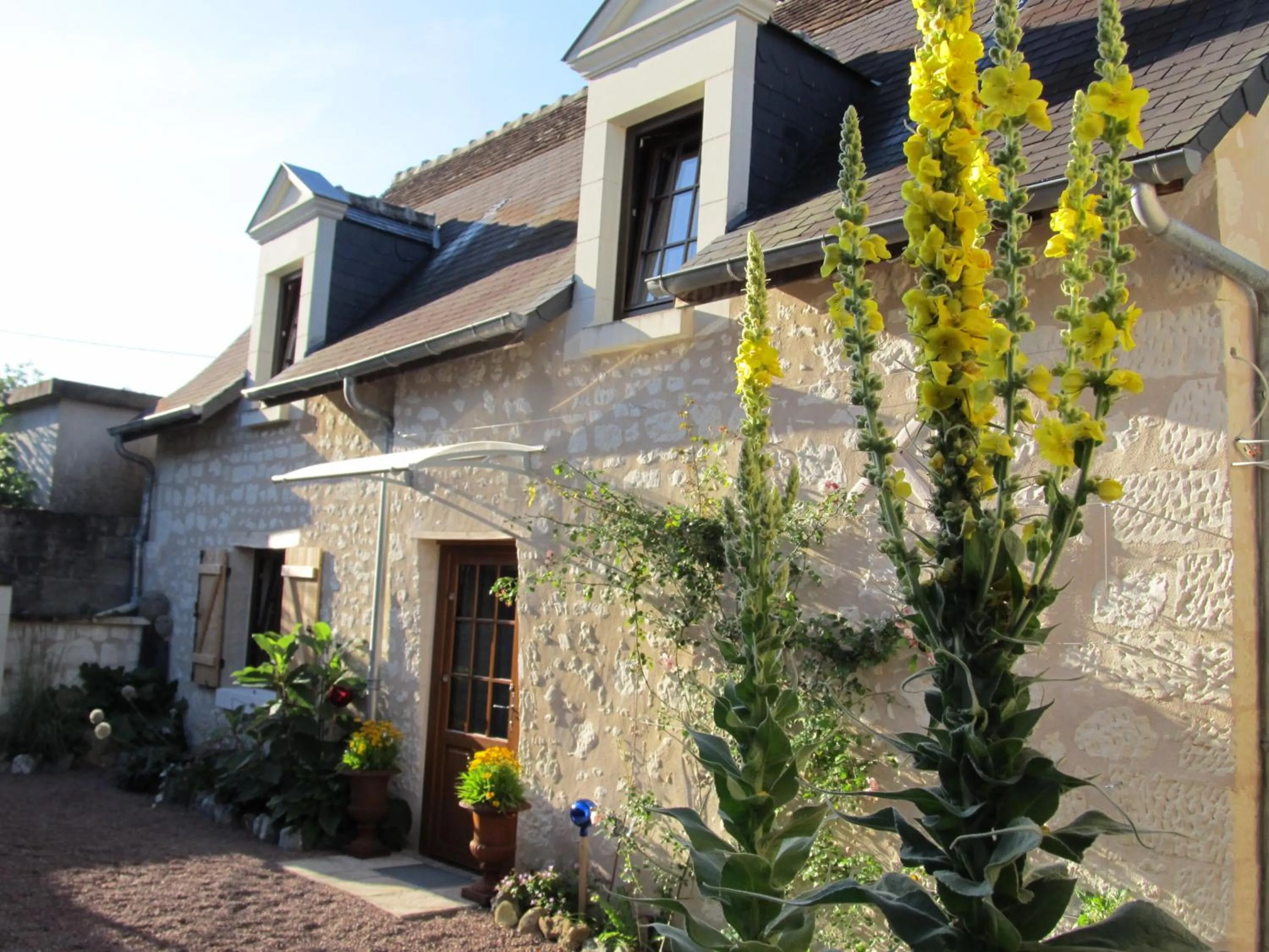 Facade/entrance in Le Clos de la Garde