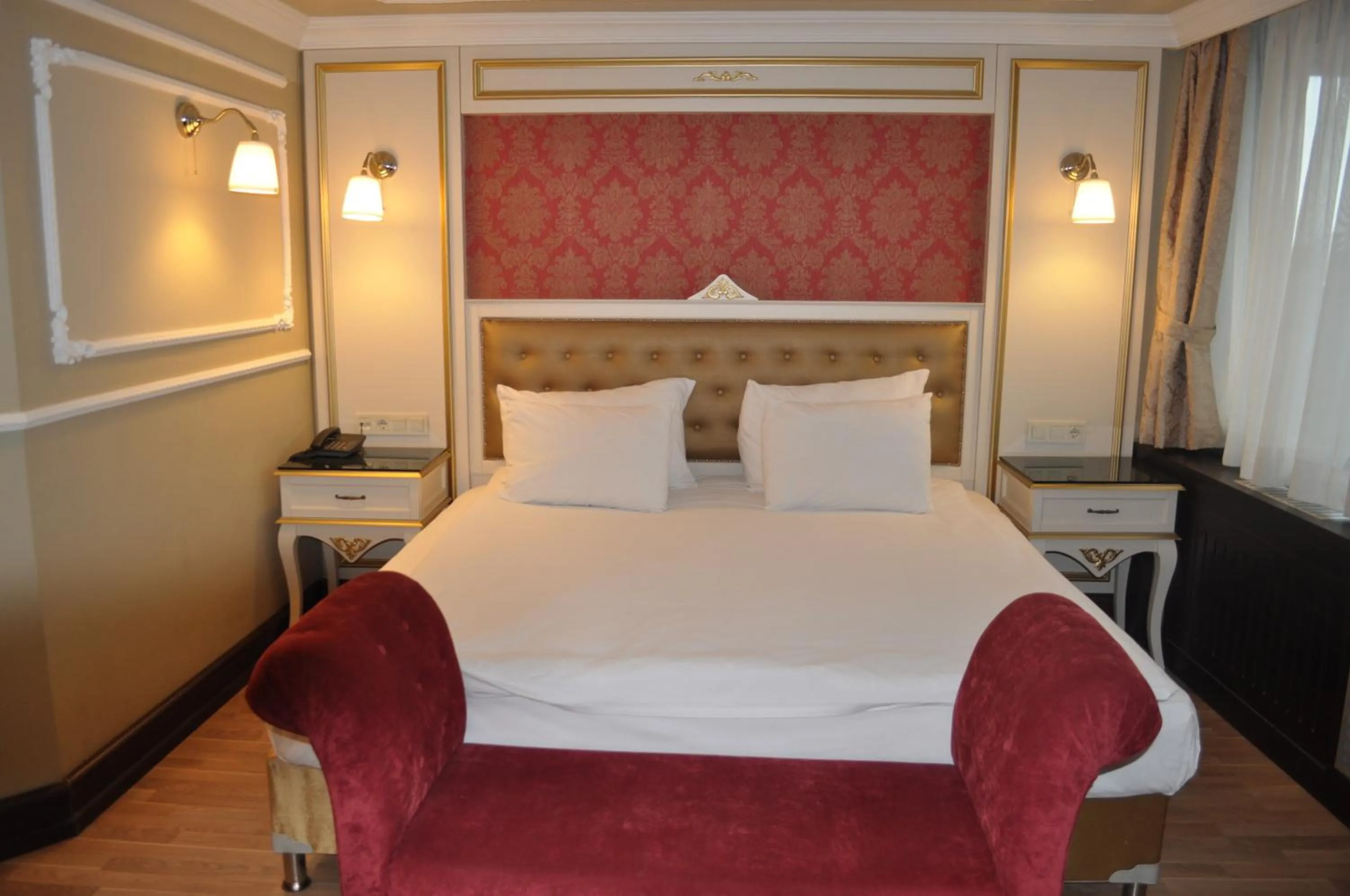 Photo of the whole room, Bed in Kadikoy Park Suites