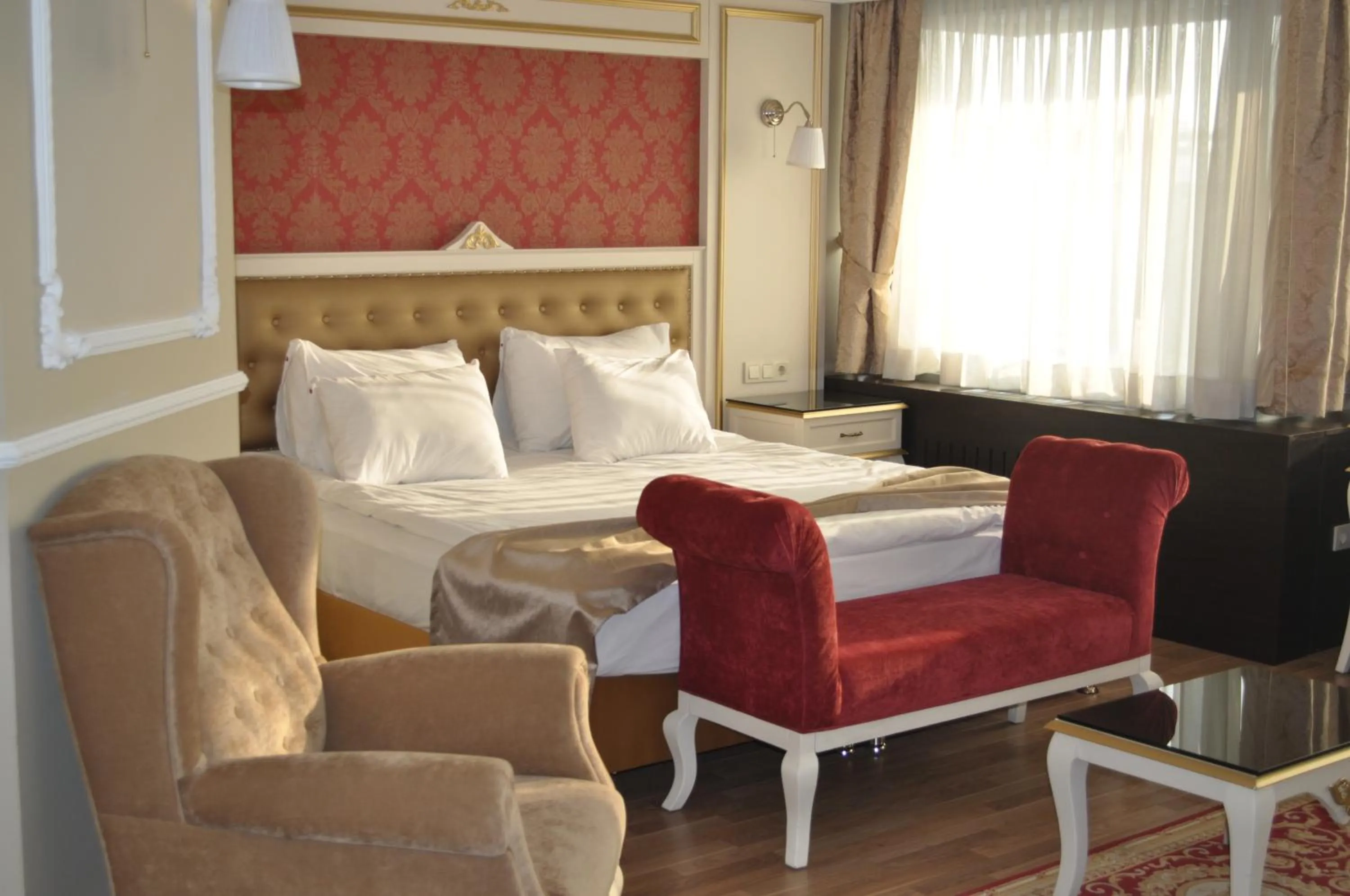Photo of the whole room in Kadikoy Park Suites
