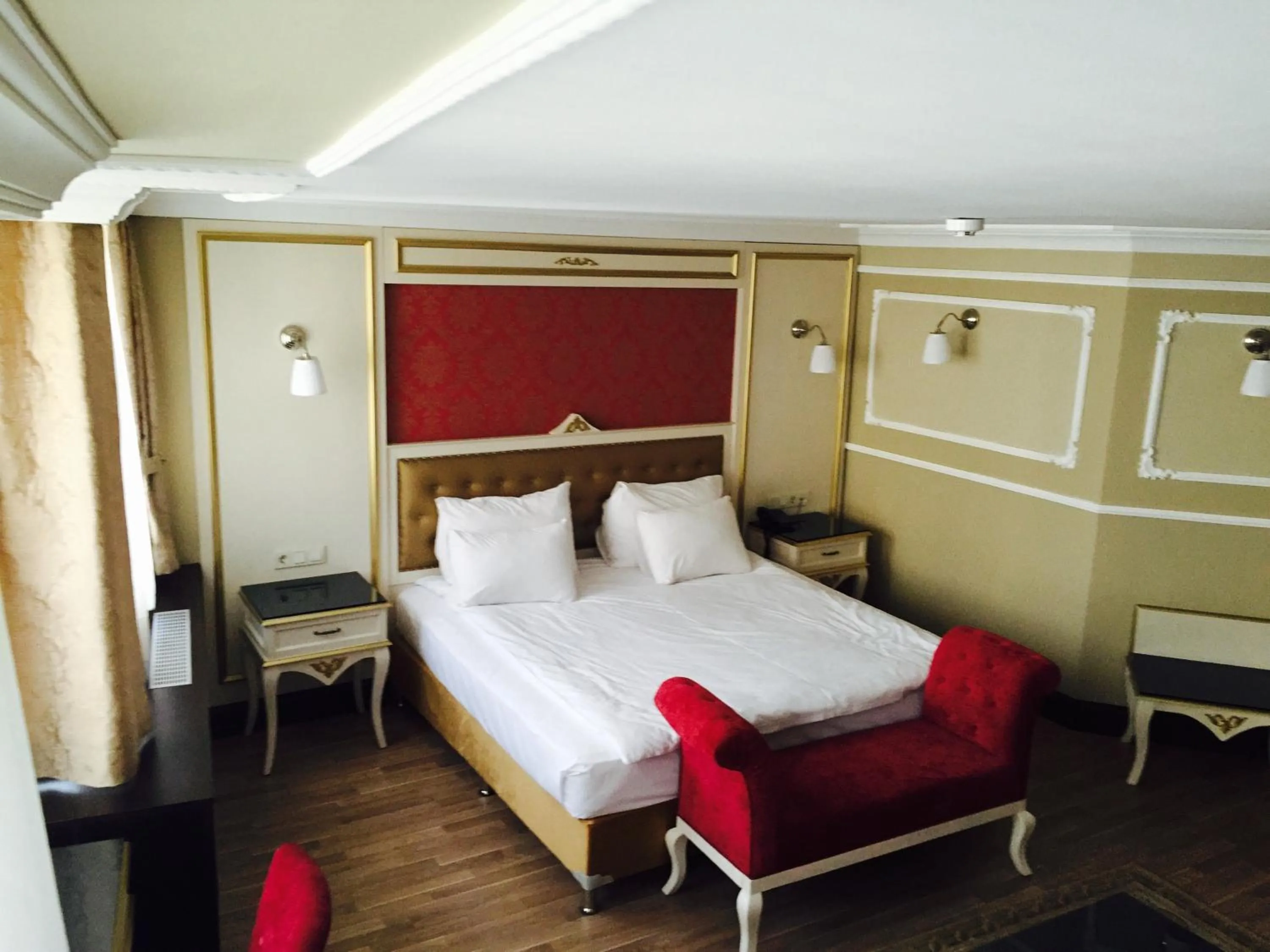 Photo of the whole room, Bed in Kadikoy Park Suites