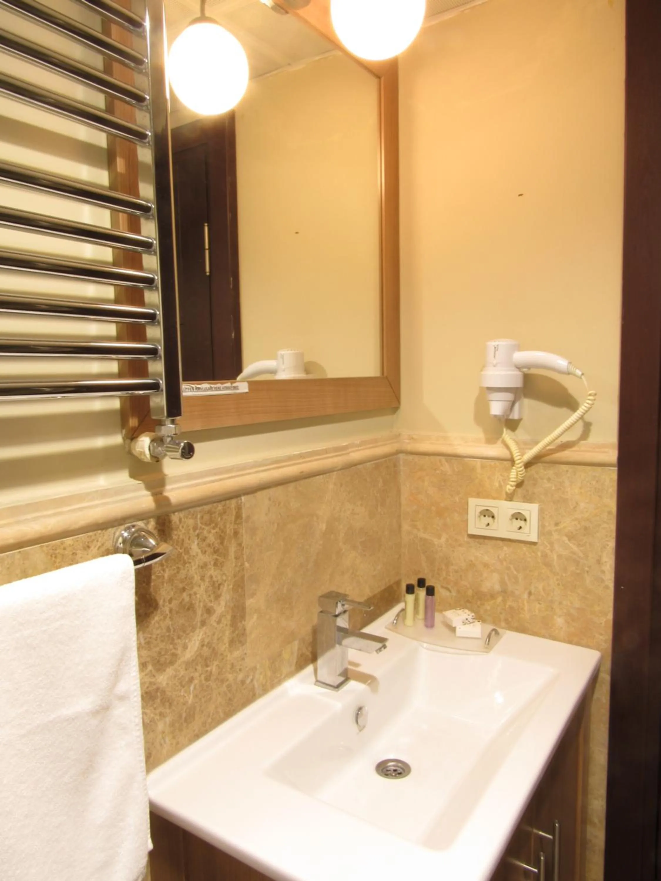 Shower in Kadikoy Park Suites