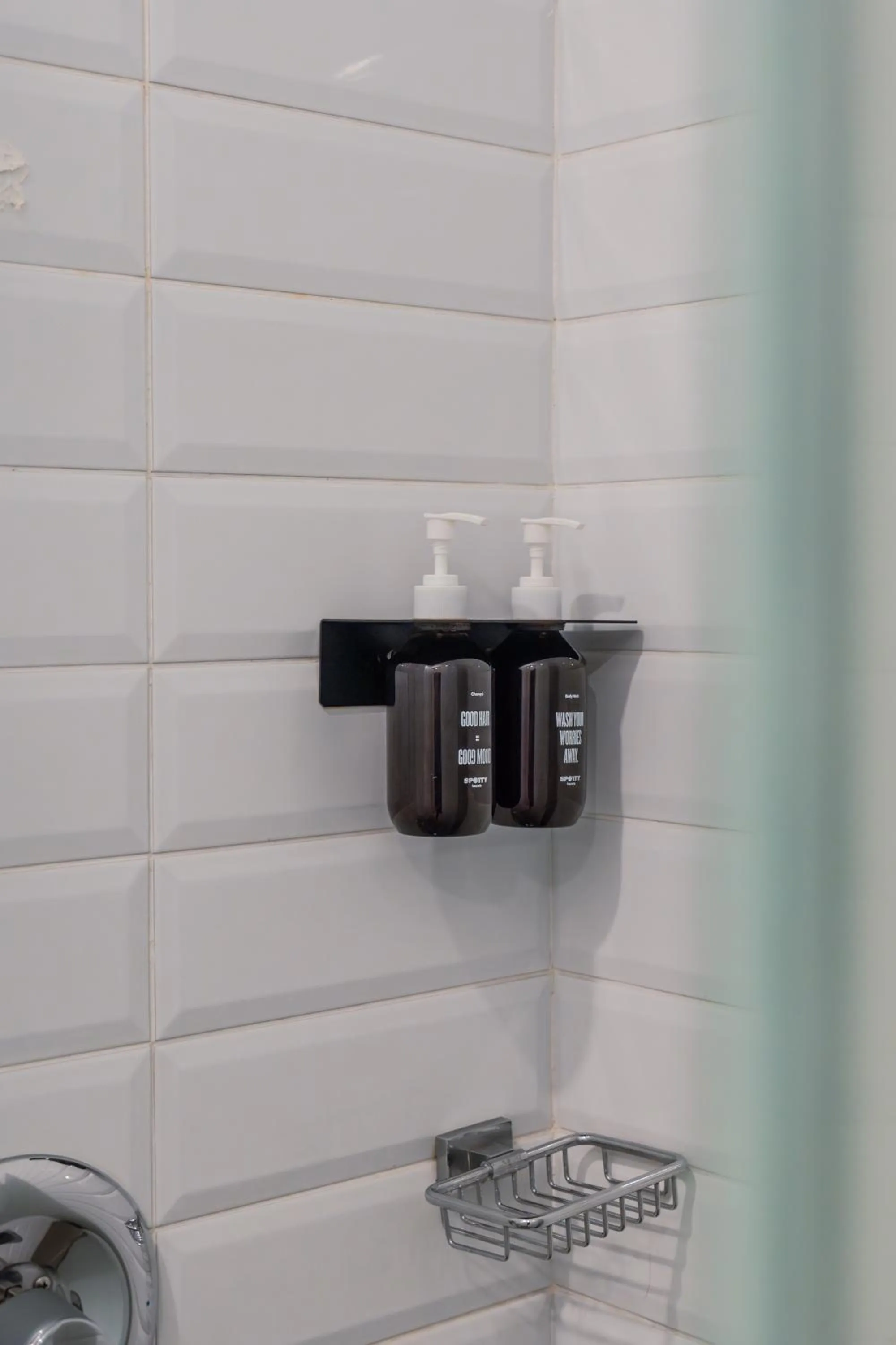 Shower in Spotty Bogotá Centro