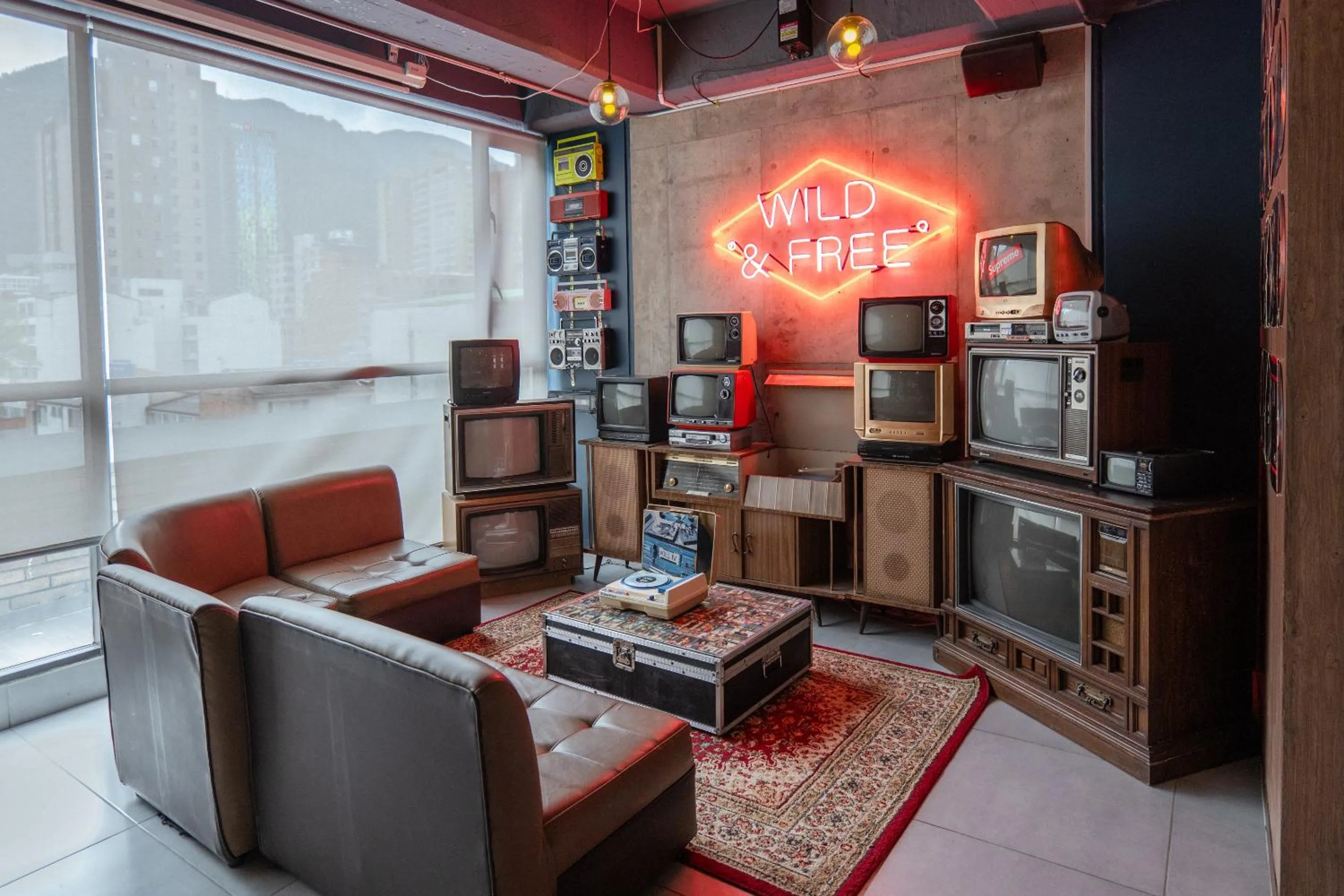 Communal lounge/ TV room in Spotty Bogotá Centro