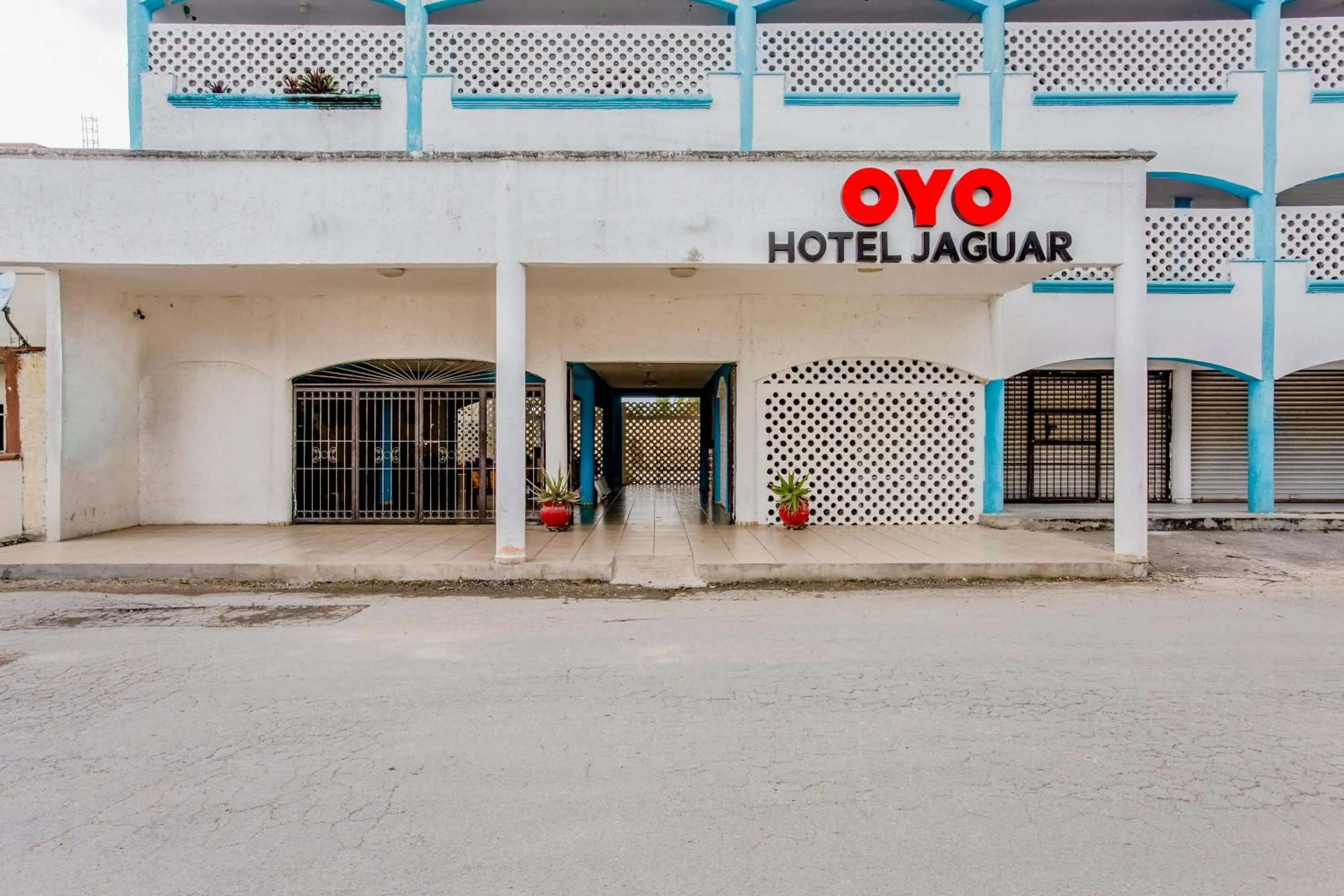 Facade/entrance in OYO Hotel Jaguar