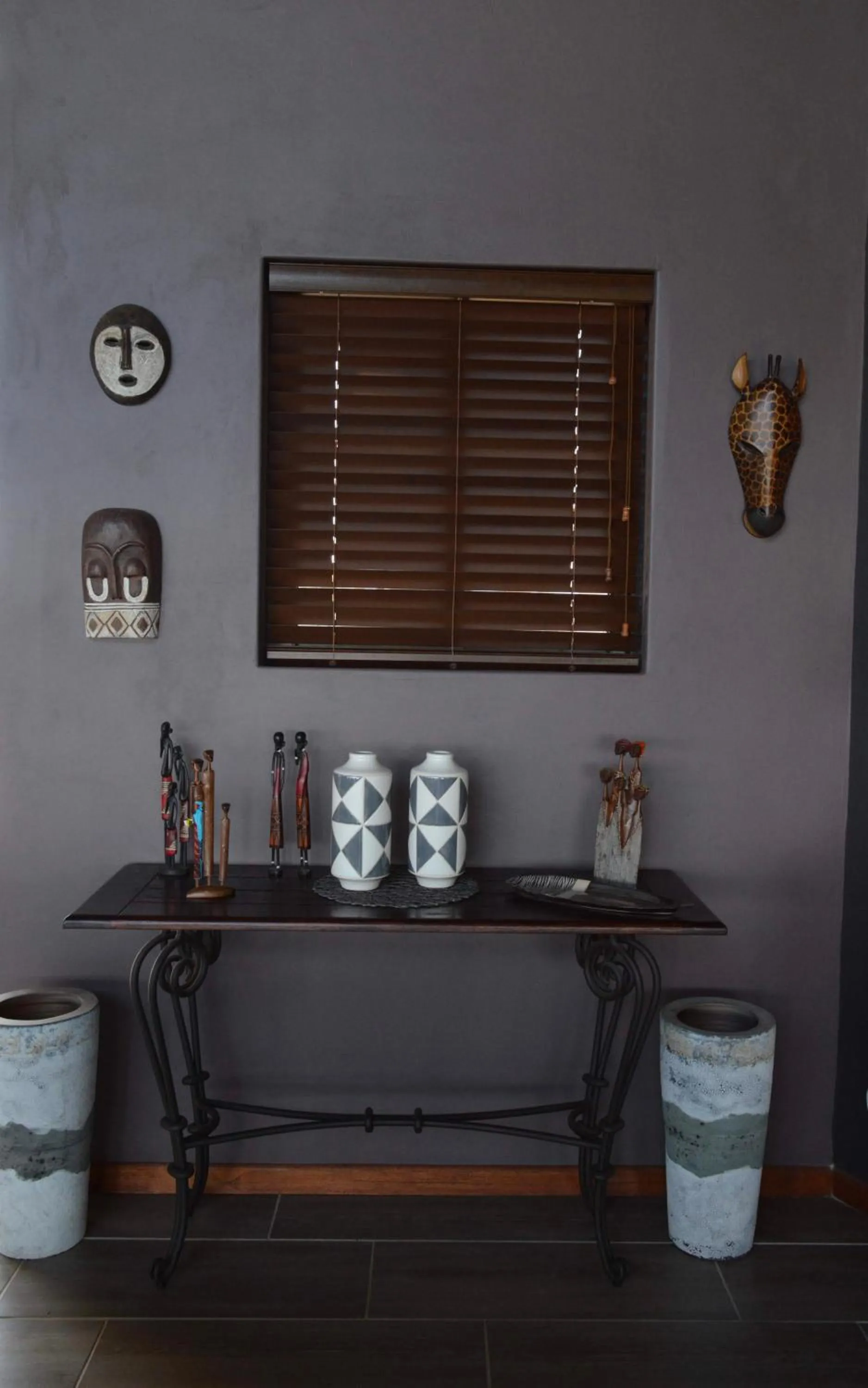 Communal lounge/ TV room in Jbay Zebra Lodge