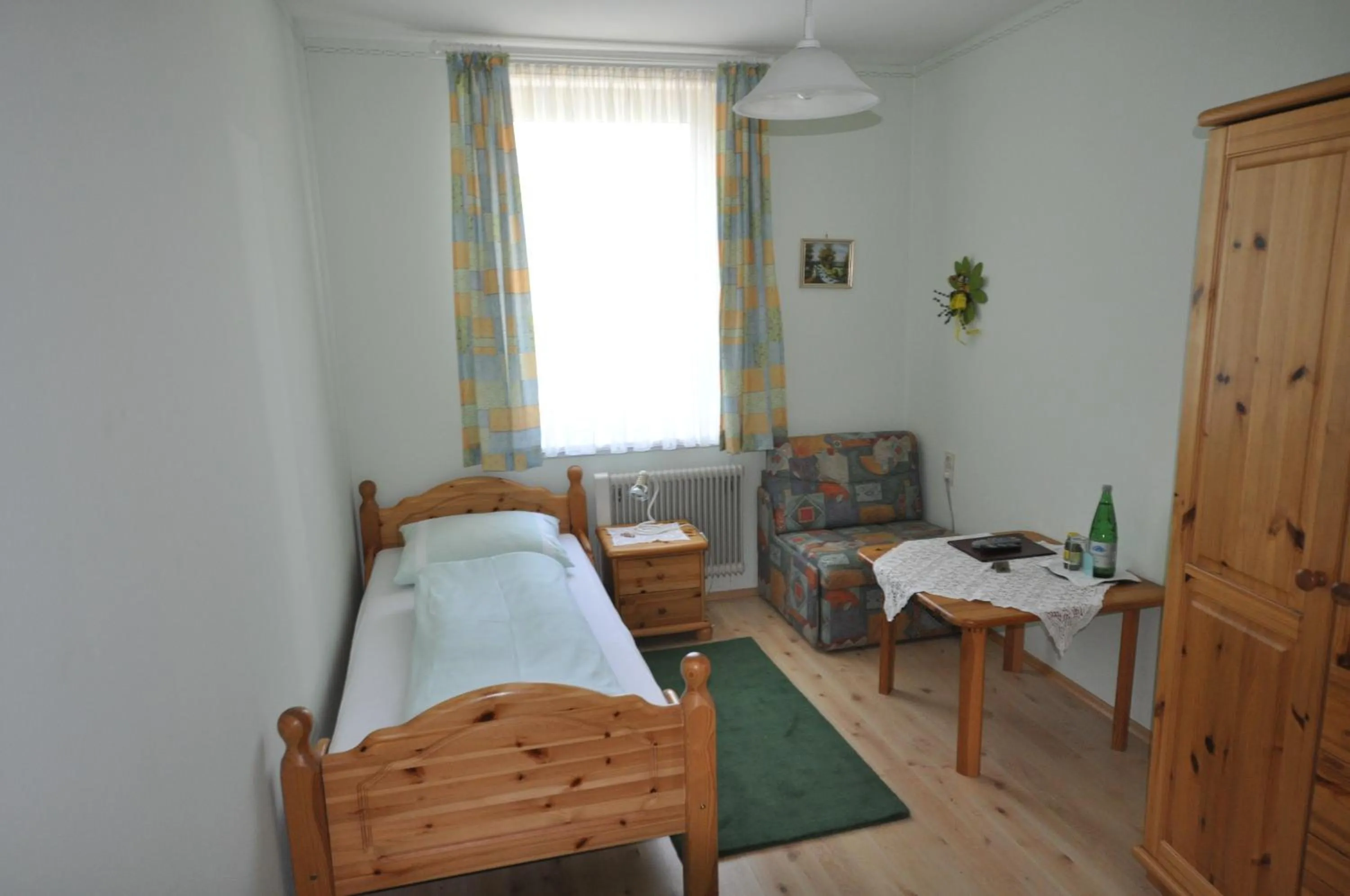 Photo of the whole room, Bed in Gasthof Zum Kramer