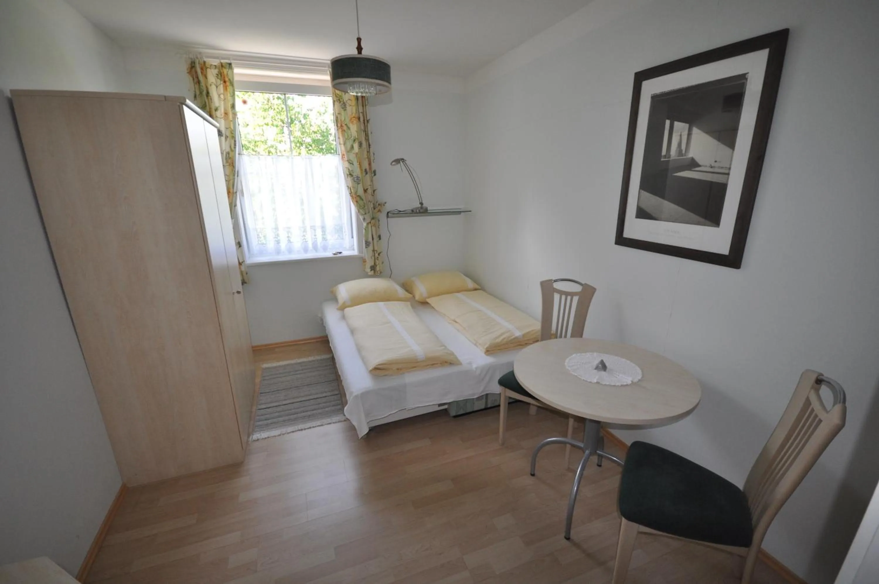 Photo of the whole room, Bed in Gasthof Zum Kramer