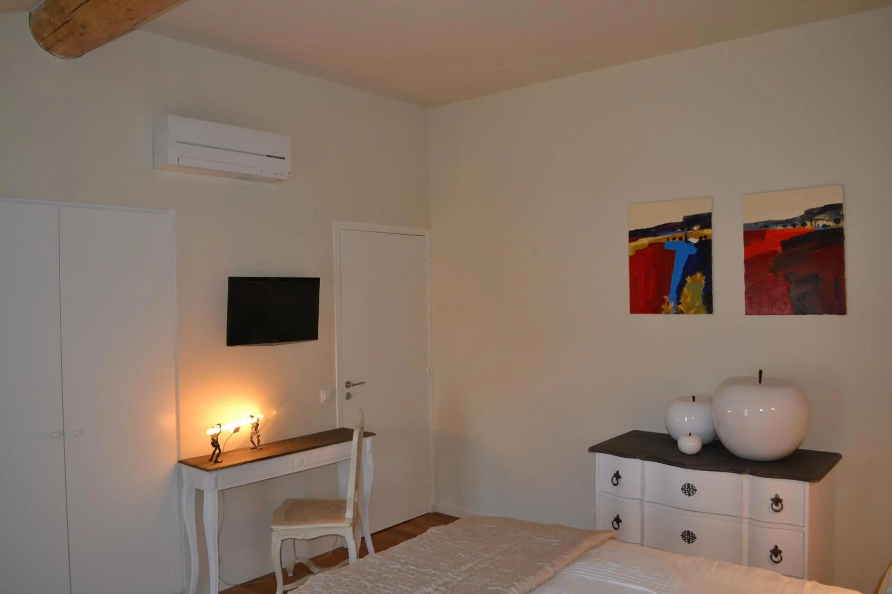 Decorative detail in Mas À l'Improviste