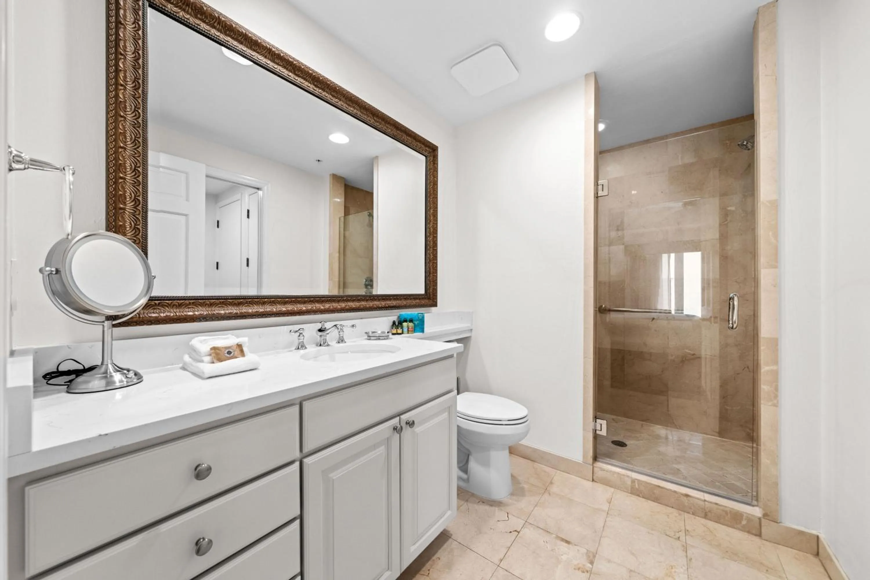 Shower in Bellasera Resort