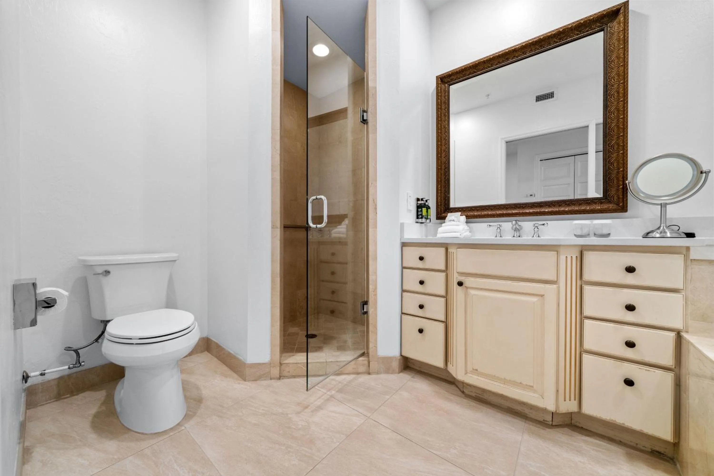 Shower in Bellasera Resort