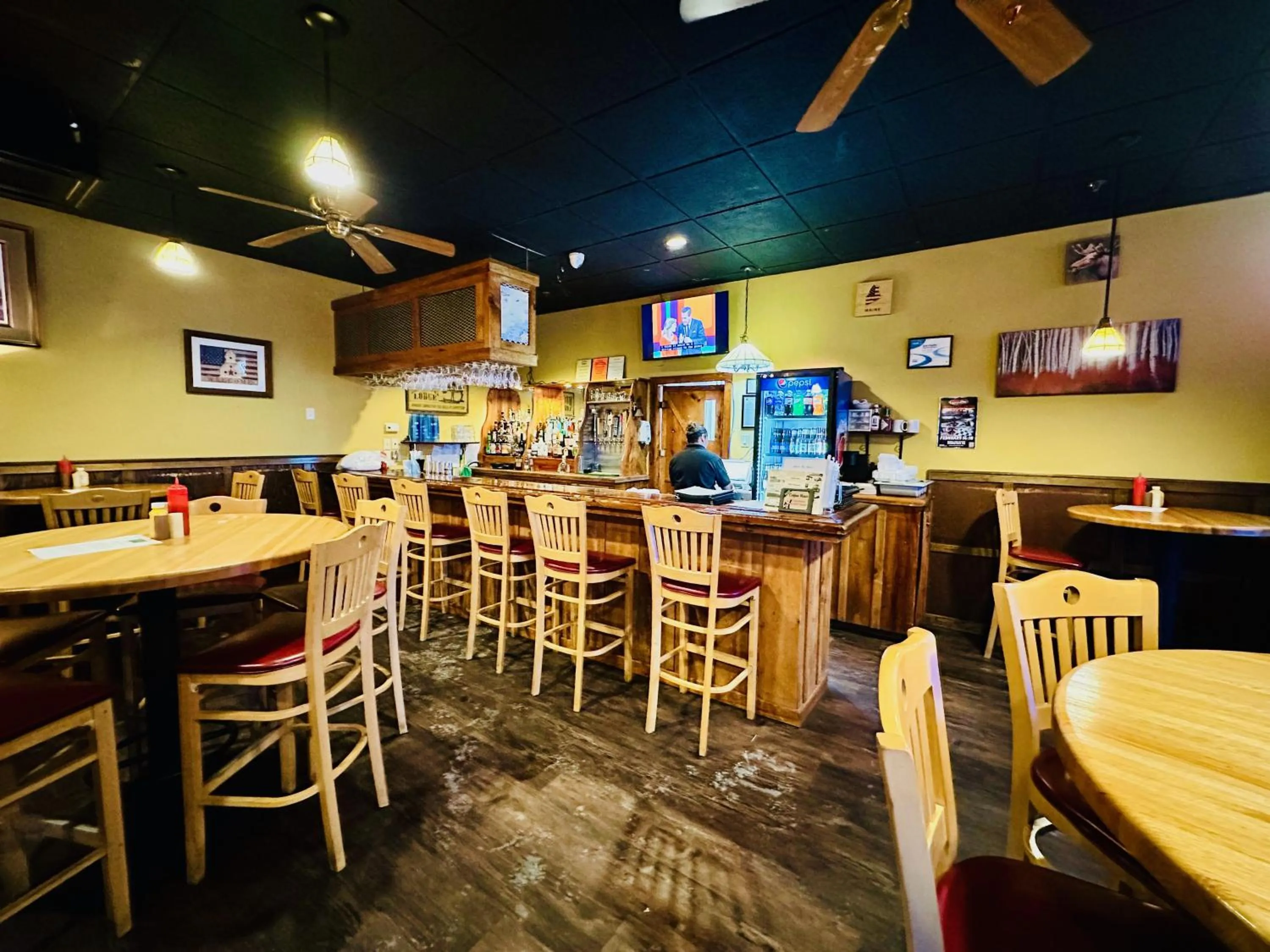 Restaurant/places to eat in Ivey's Motor Lodge