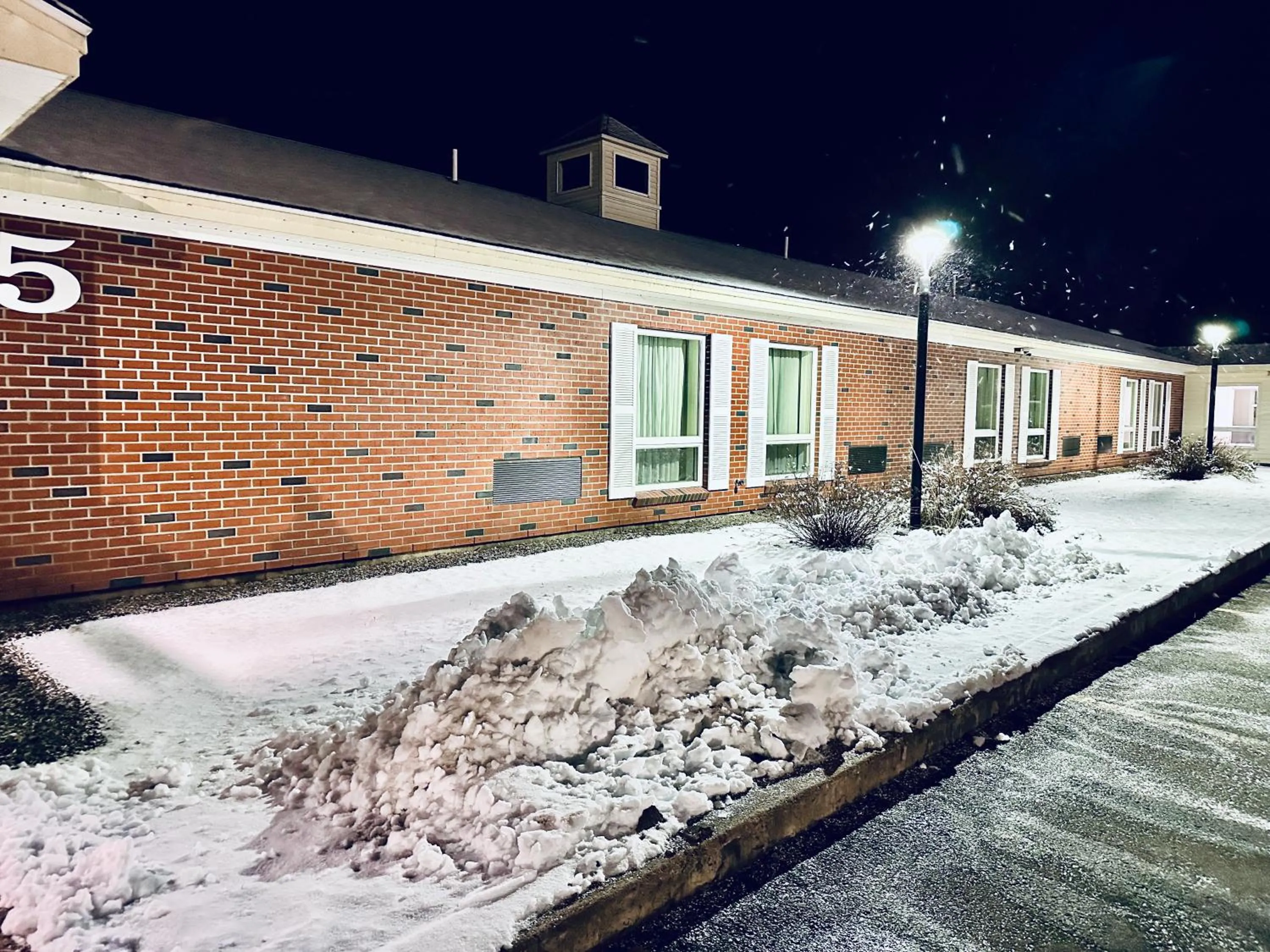 Parking in Ivey's Motor Lodge