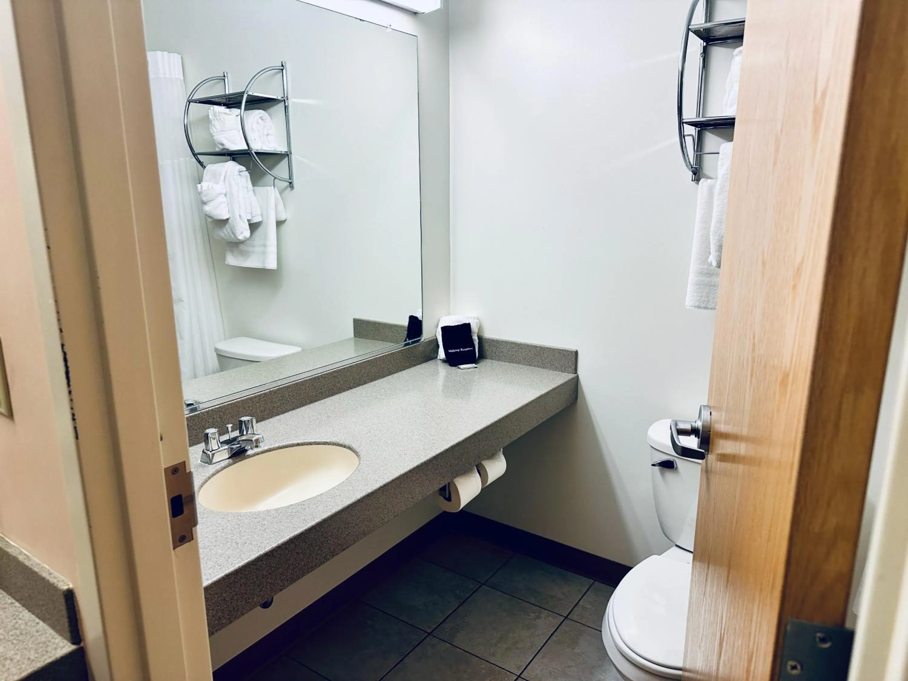 Bathroom in Ivey's Motor Lodge