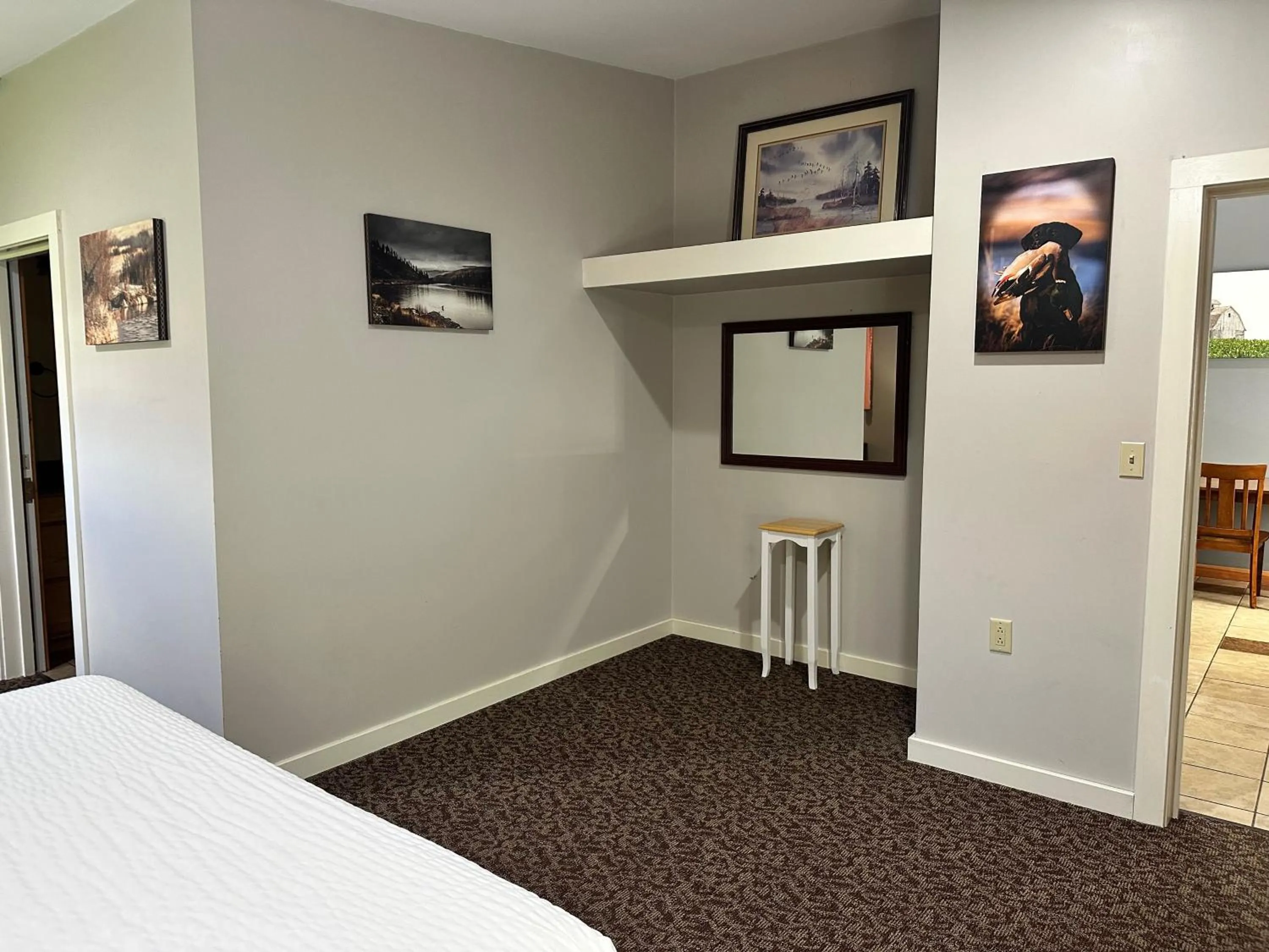 Bedroom, Bed in Ivey's Motor Lodge