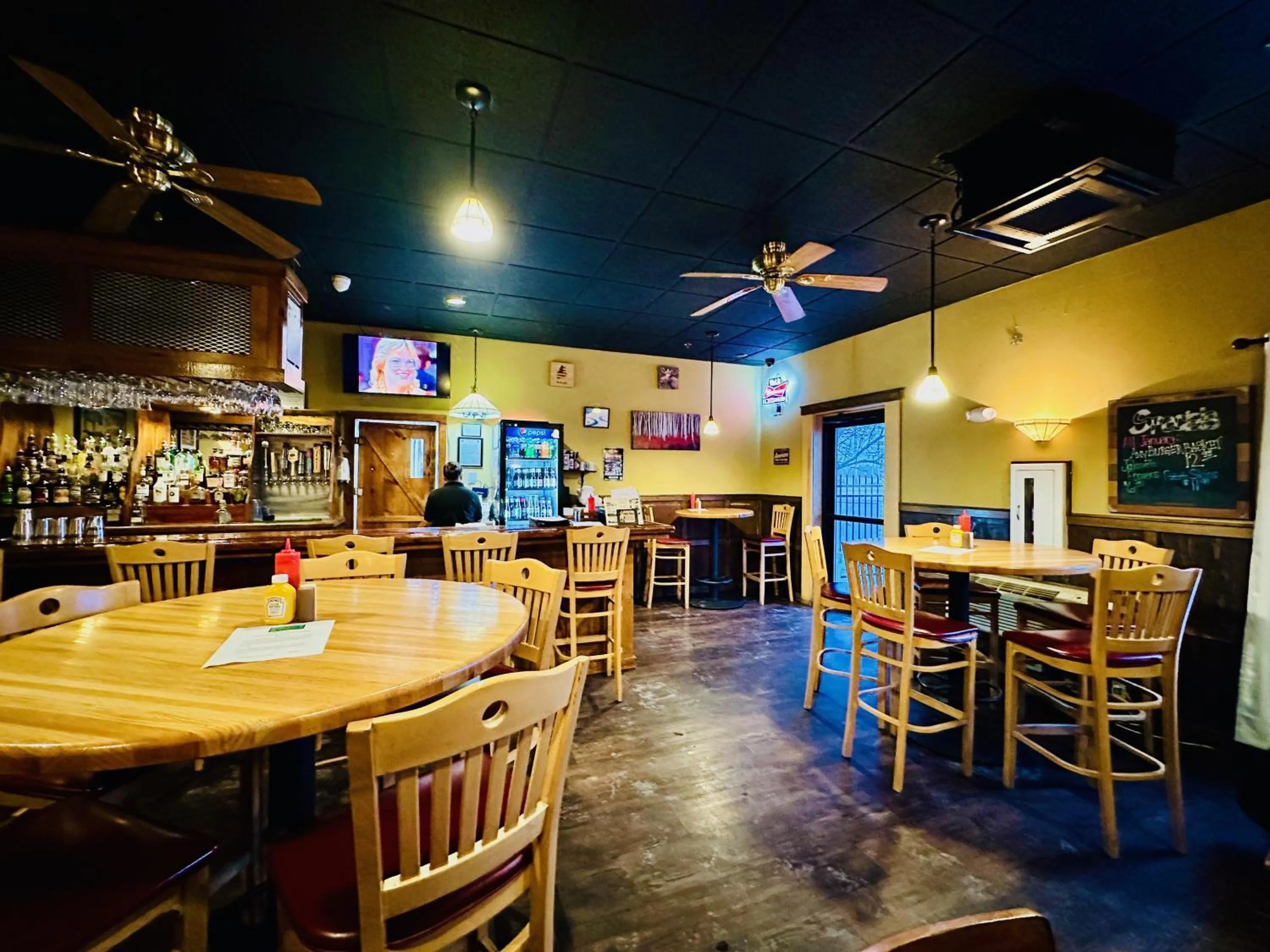 Restaurant/places to eat in Ivey's Motor Lodge