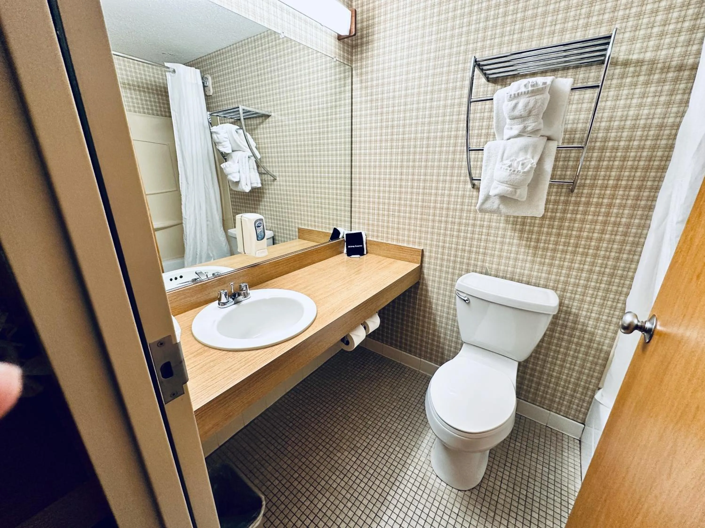 Bathroom in Ivey's Motor Lodge