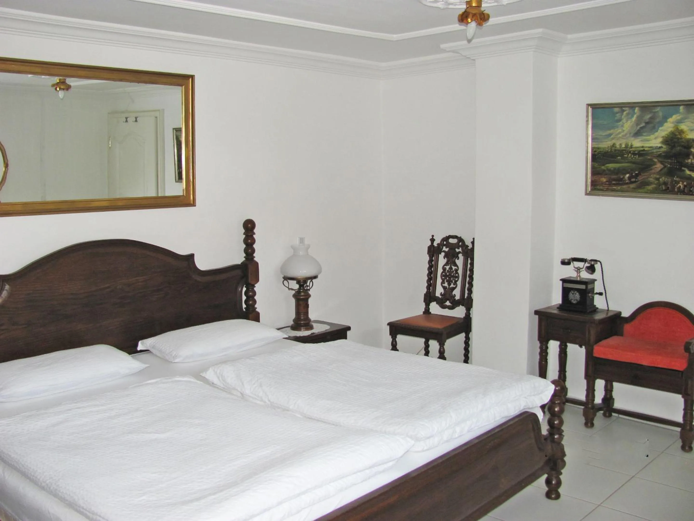 Bedroom, Bed in Apartment Storchenfärbe