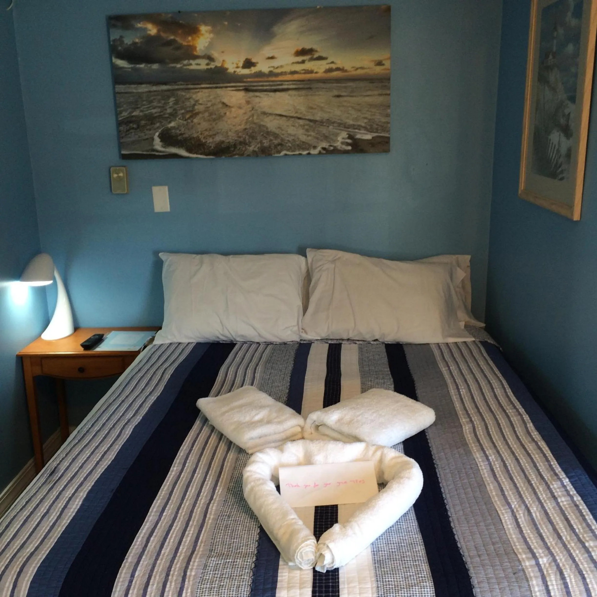 Bed in The New Oceanic Inn