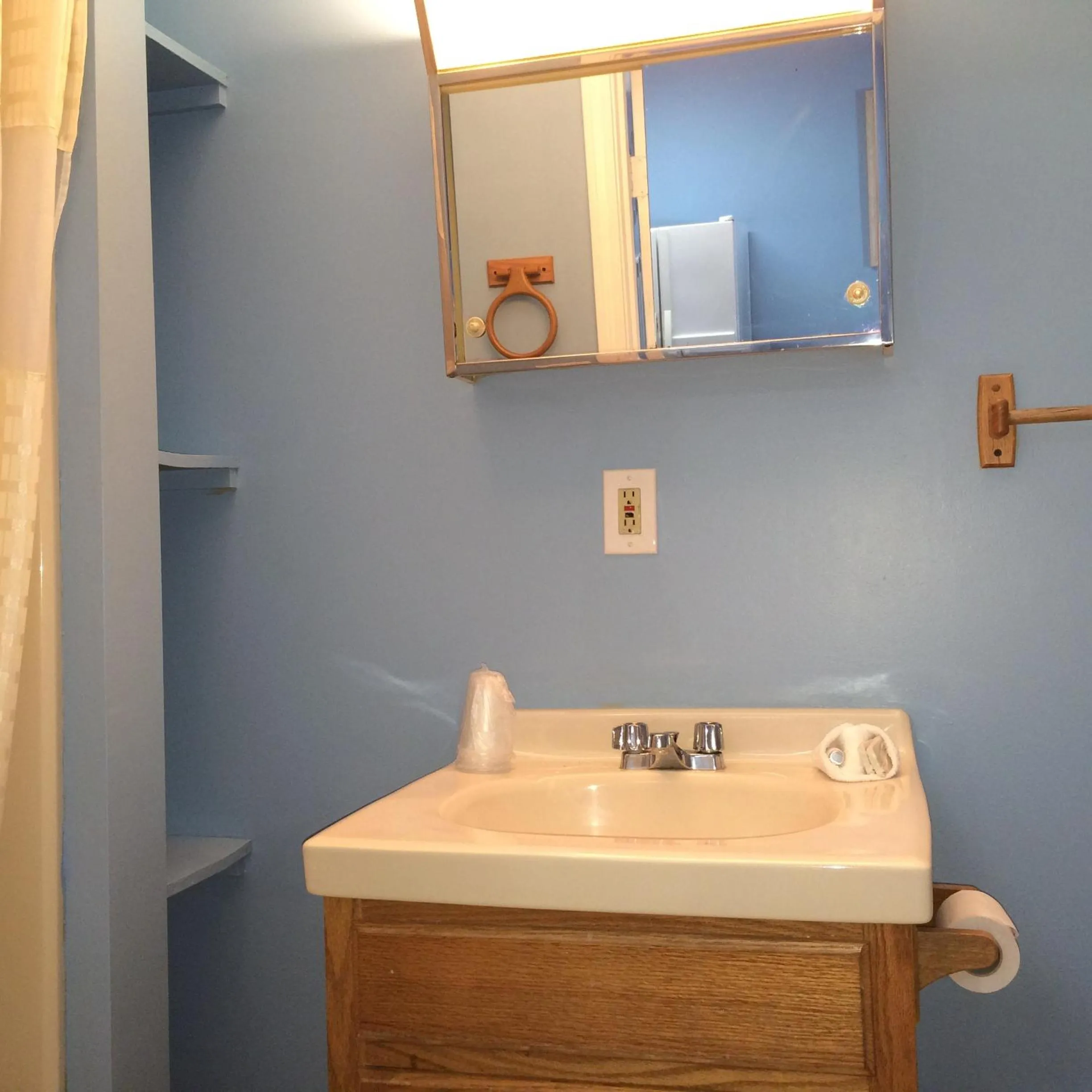 Bathroom in The New Oceanic Inn