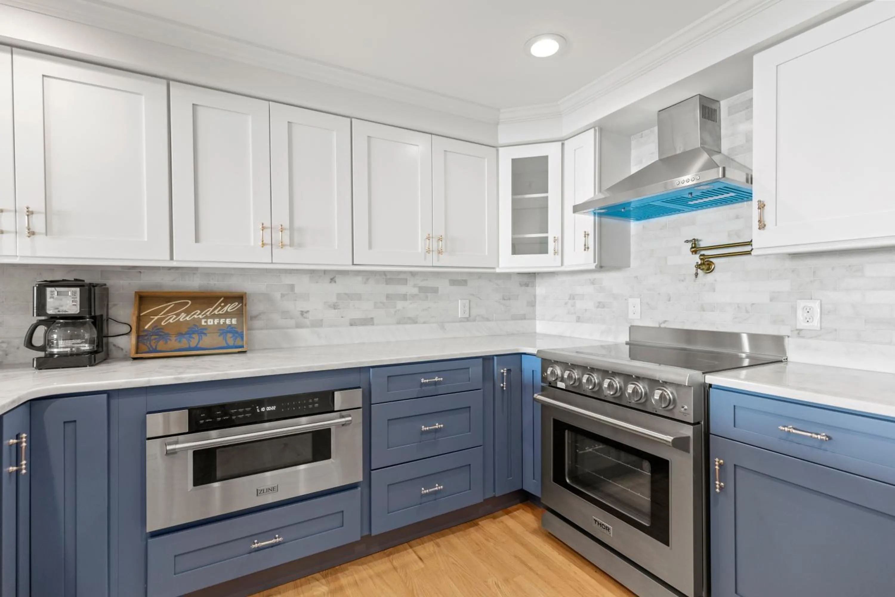 Kitchen or kitchenette in The New Oceanic Inn