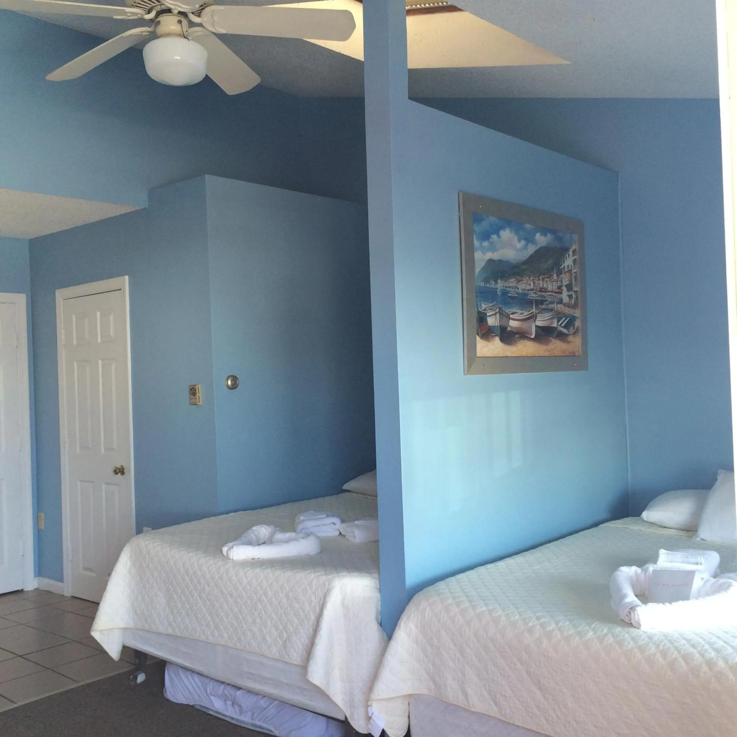 Decorative detail, Bed in The New Oceanic Inn