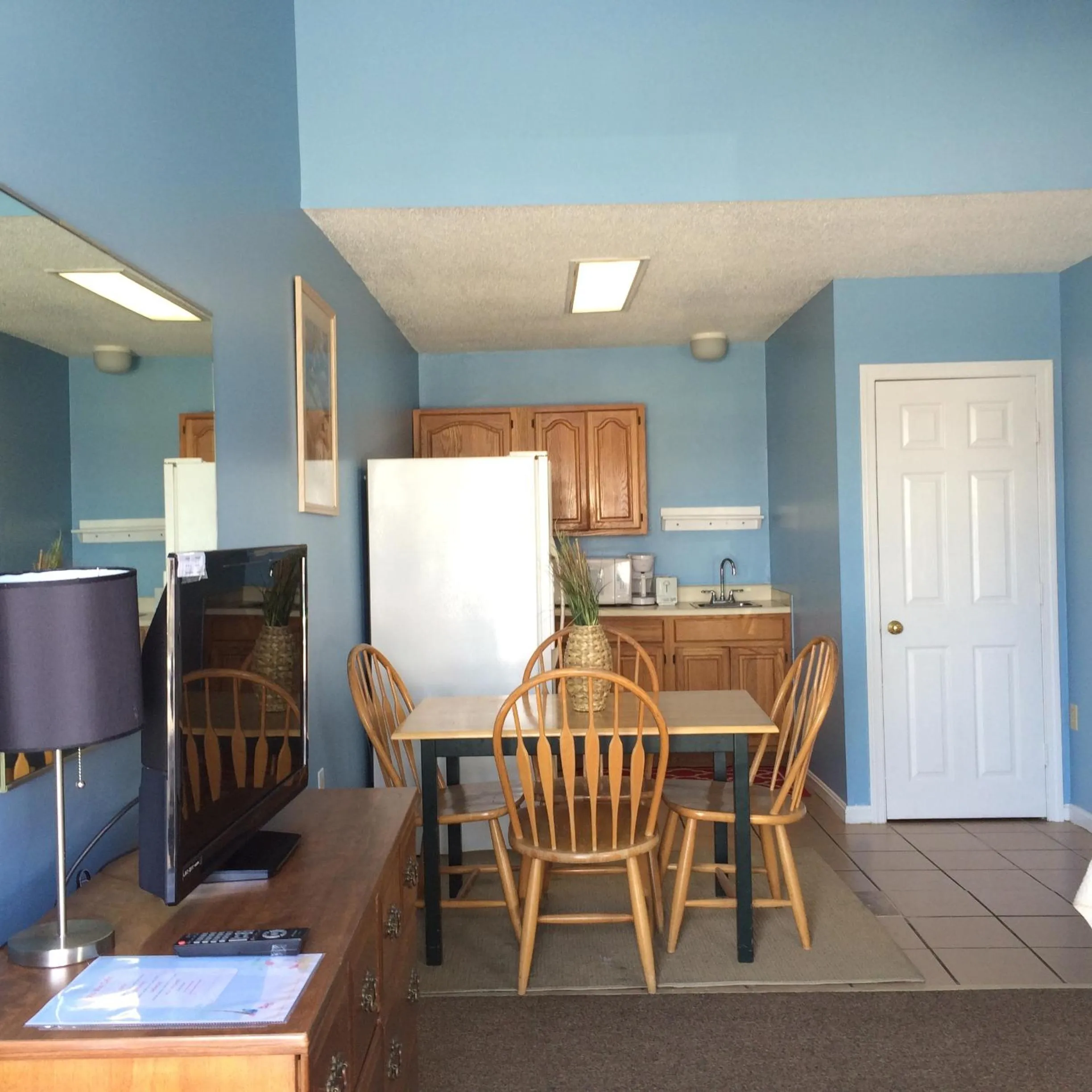 Dining area in The New Oceanic Inn