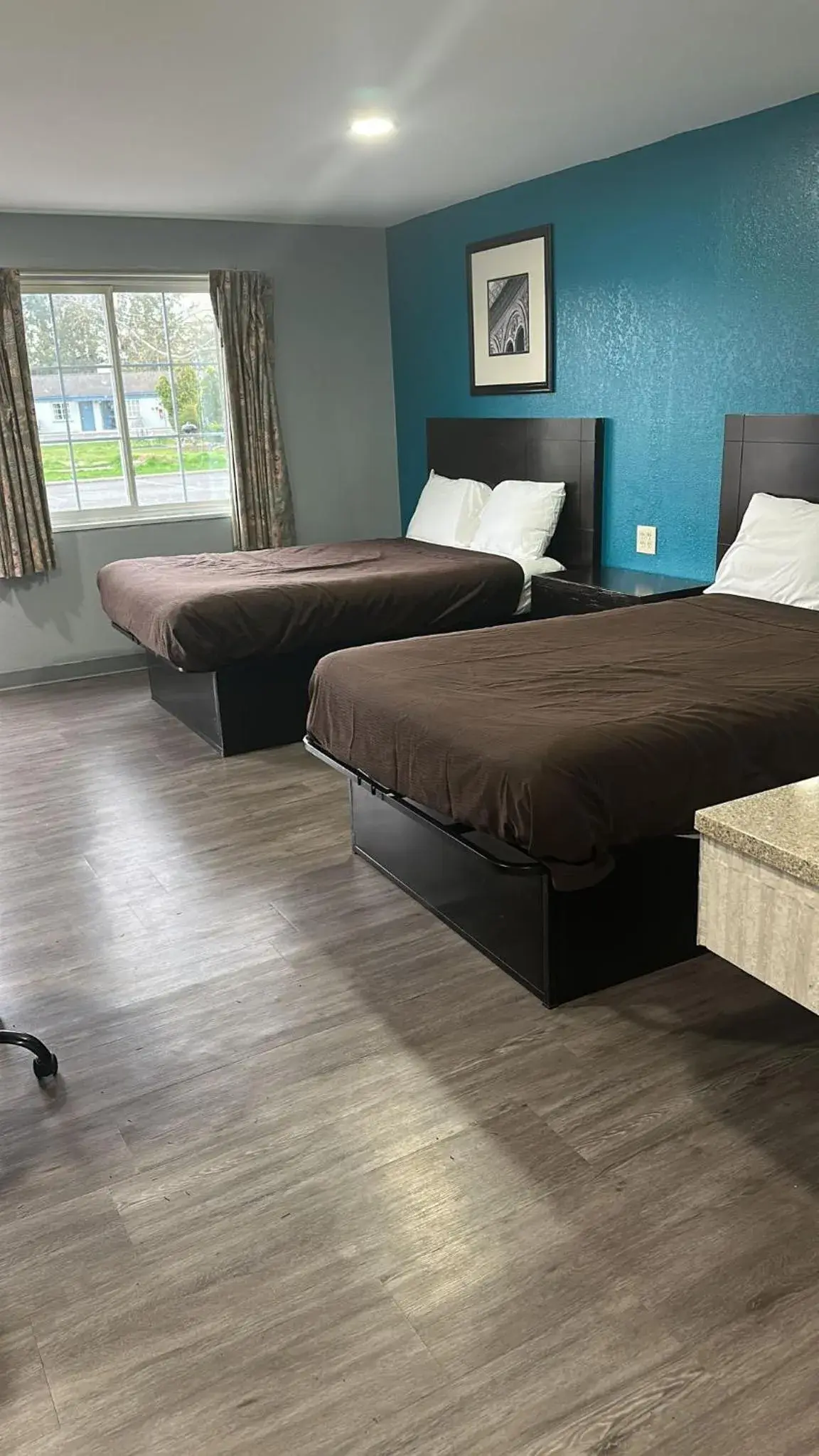 Double Room in Americas Best Value Inn Double Room in Americas Best Value Inn