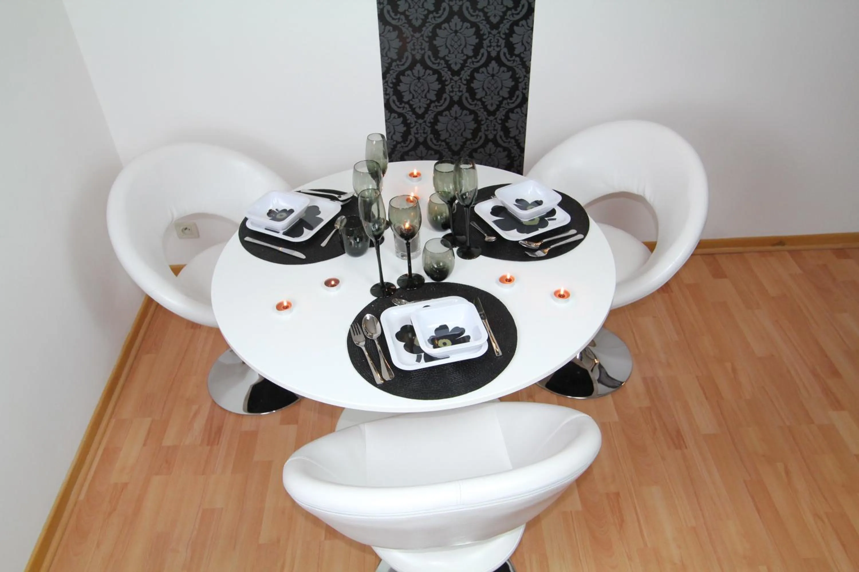 Dining area in Nice Massena