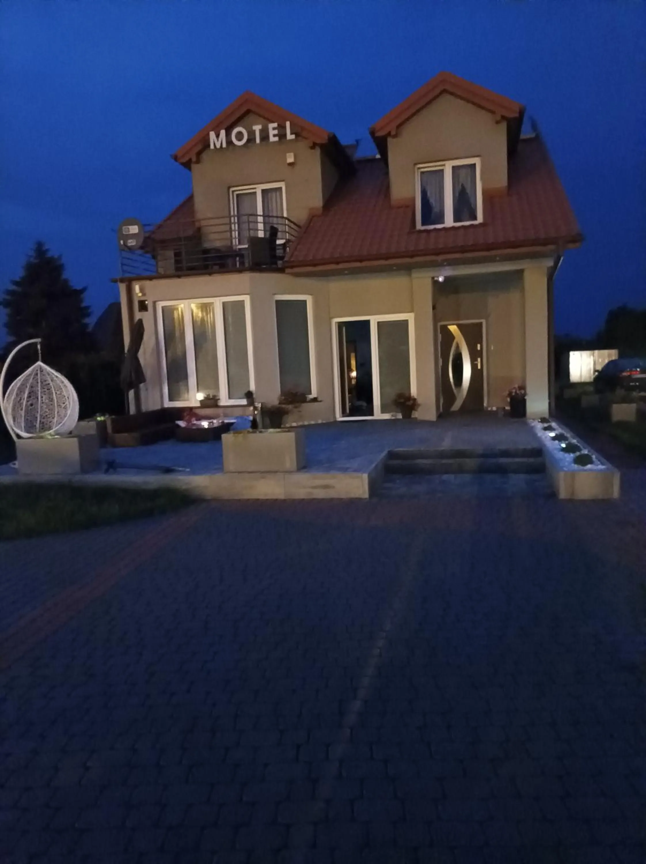 Motelik White House - pokoje gościnne