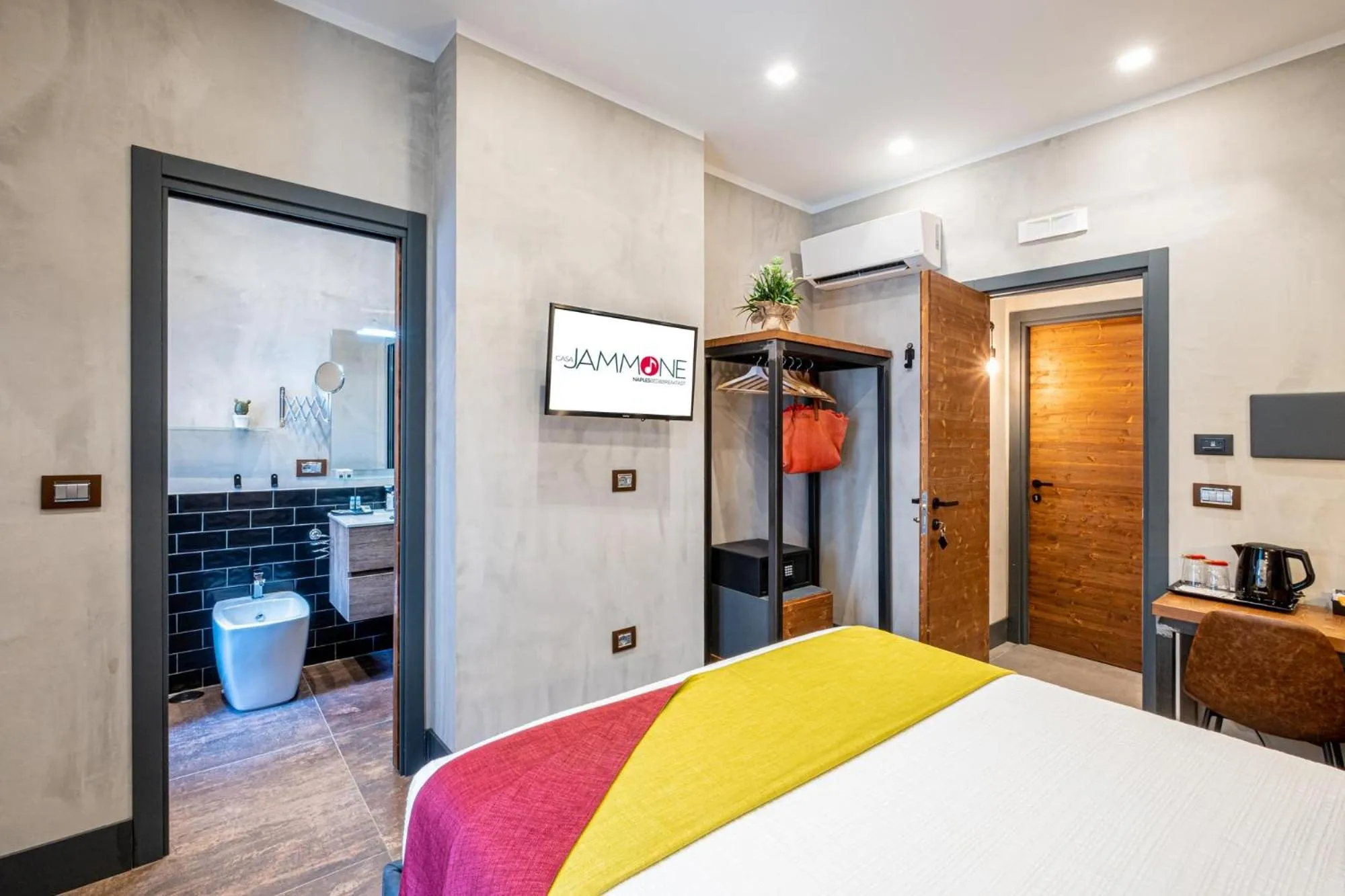 hair dresser, Bed in casajammone naples b&b