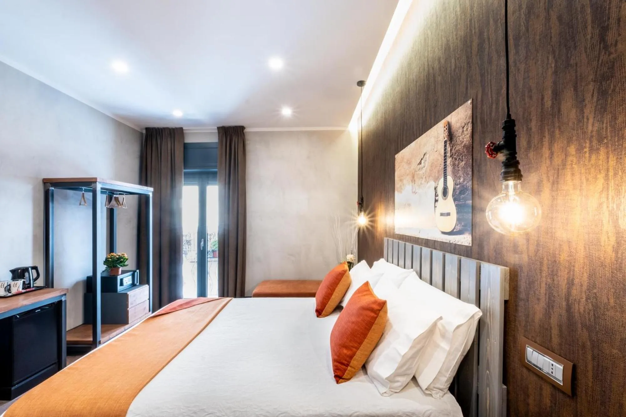 Bed in casajammone naples b&b