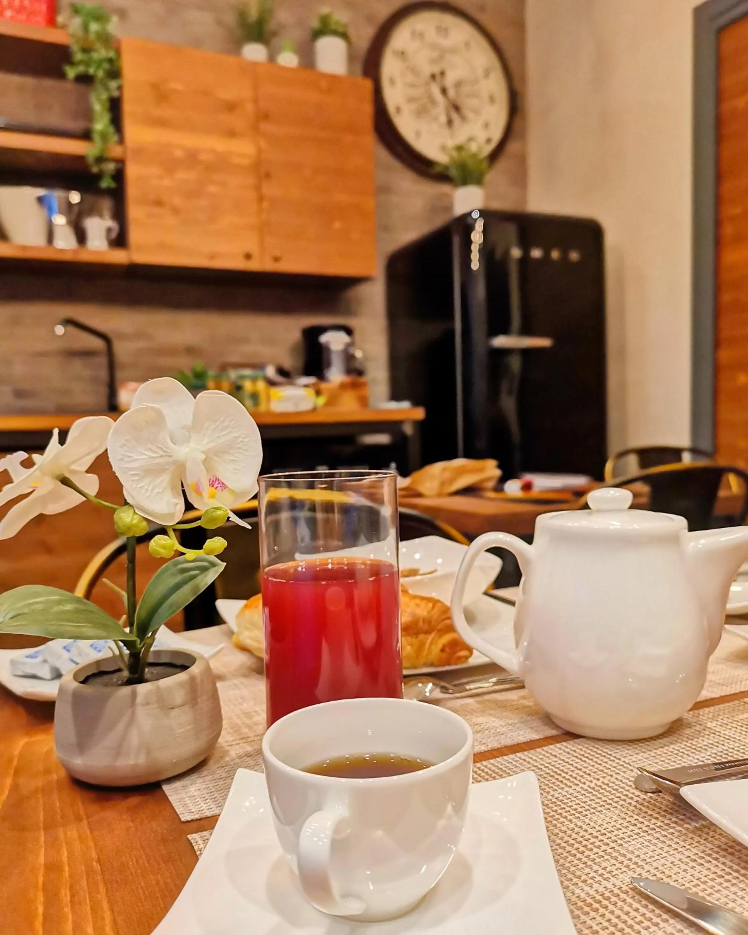 Communal lounge/ TV room in casajammone naples b&b