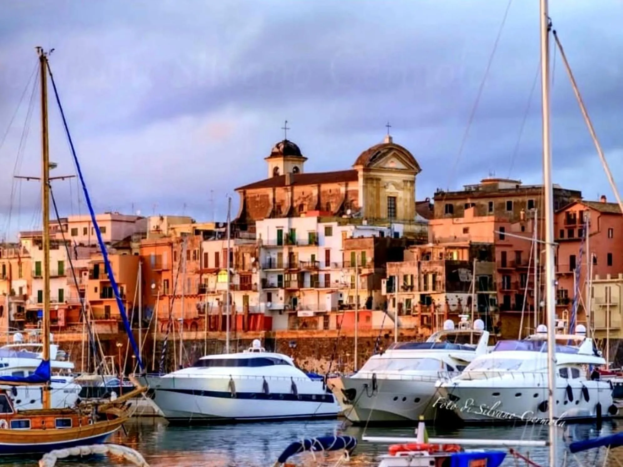 Sea view in Little Medieval House Nettuno